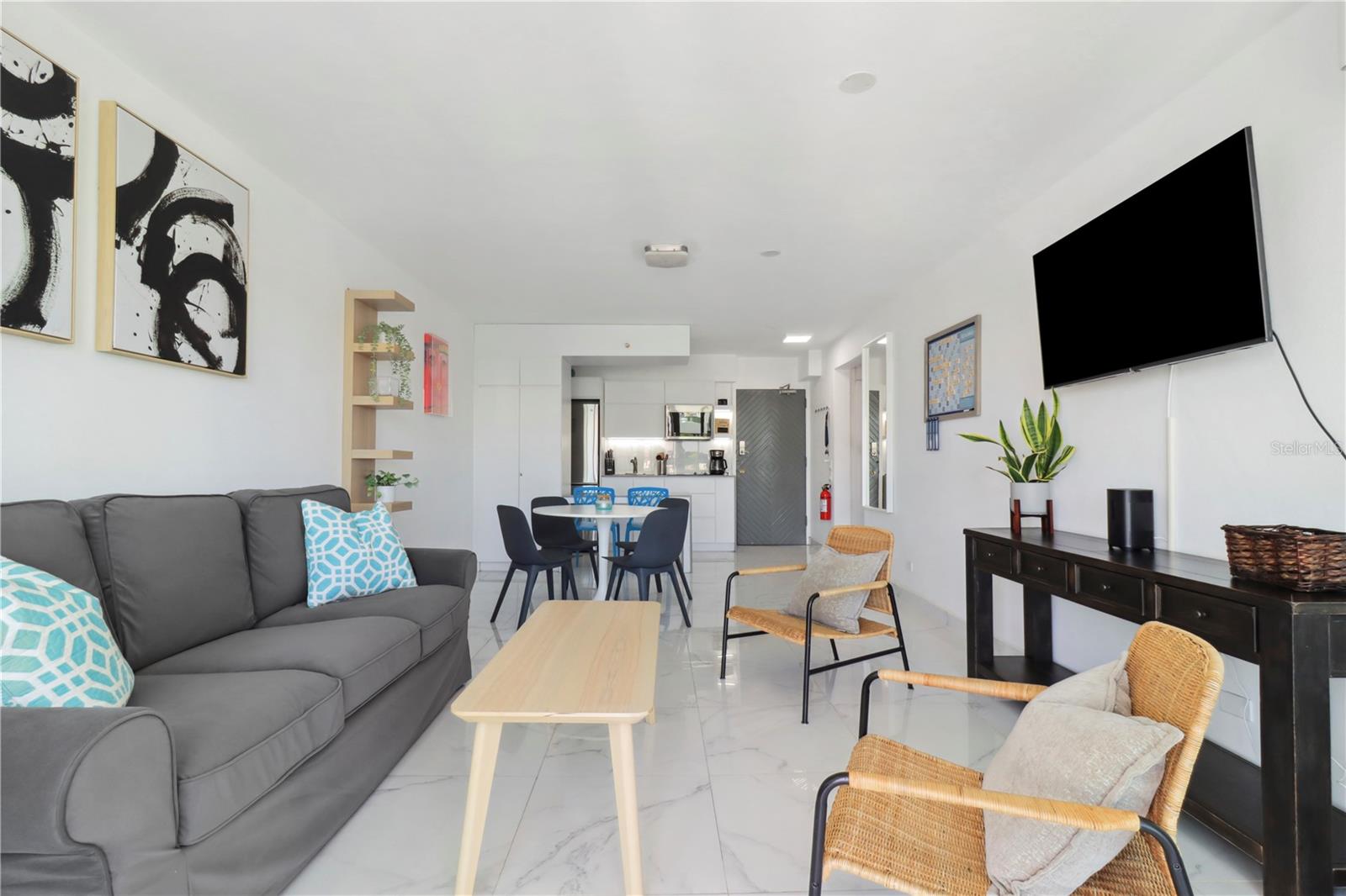 6165 ISLA VERDE AVENUE