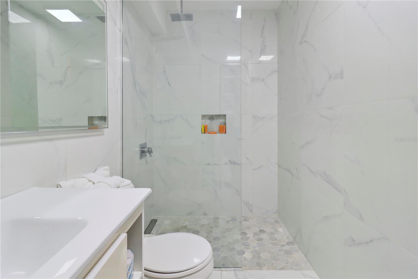 6165 ISLA VERDE AVENUE