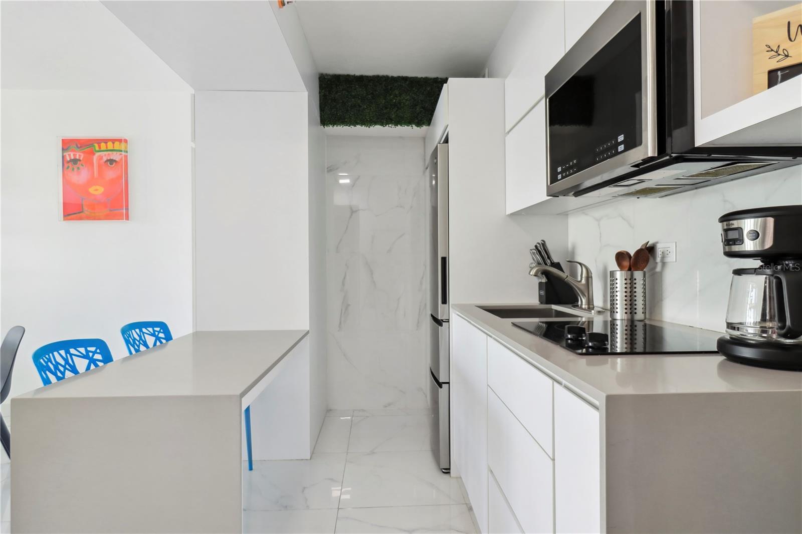 6165 ISLA VERDE AVENUE