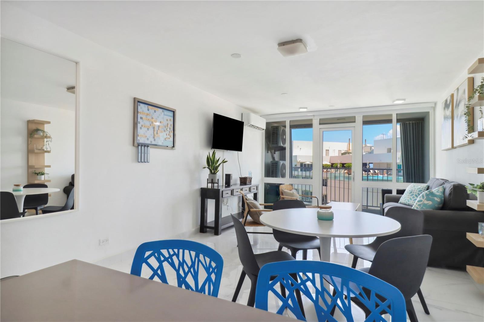 6165 ISLA VERDE AVENUE