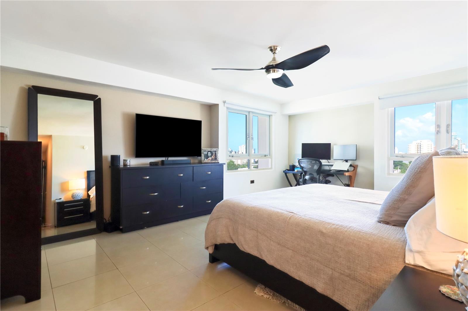 305 VILLAMIL AVE #1209