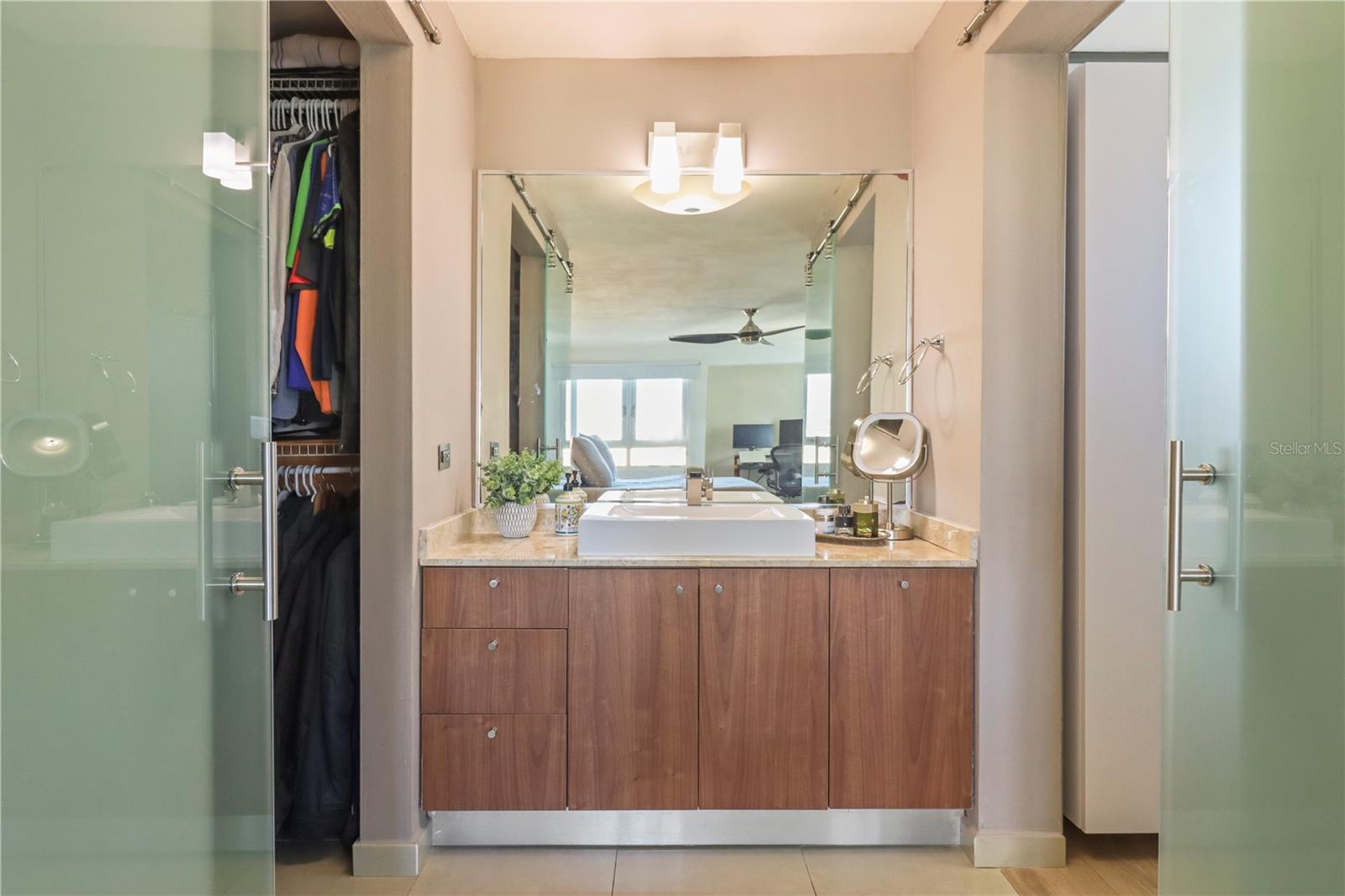 305 VILLAMIL AVE #1209