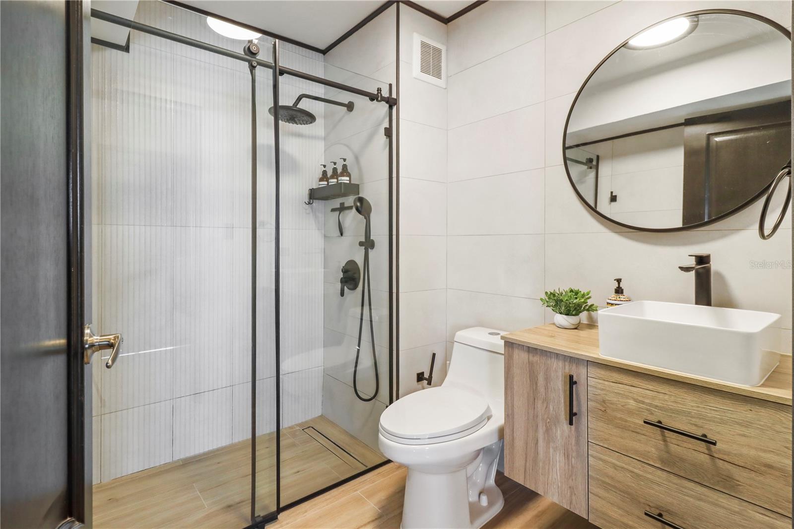 305 VILLAMIL AVE #1209