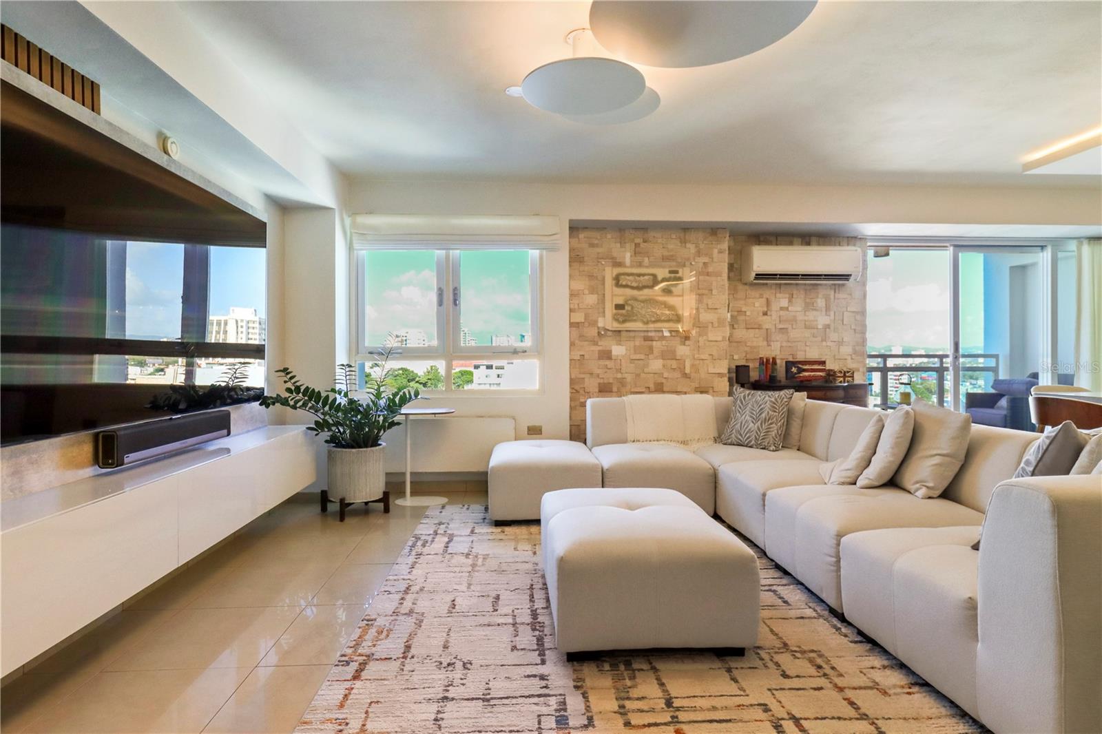 305 VILLAMIL AVE #1209