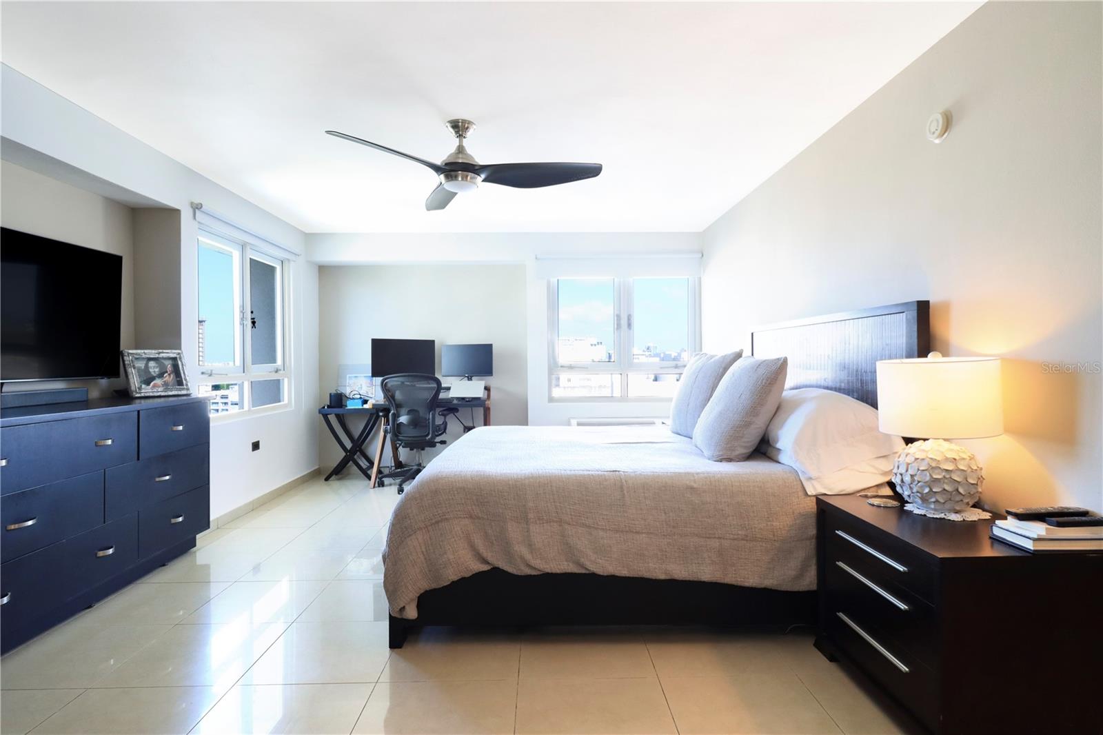 305 VILLAMIL AVE #1209