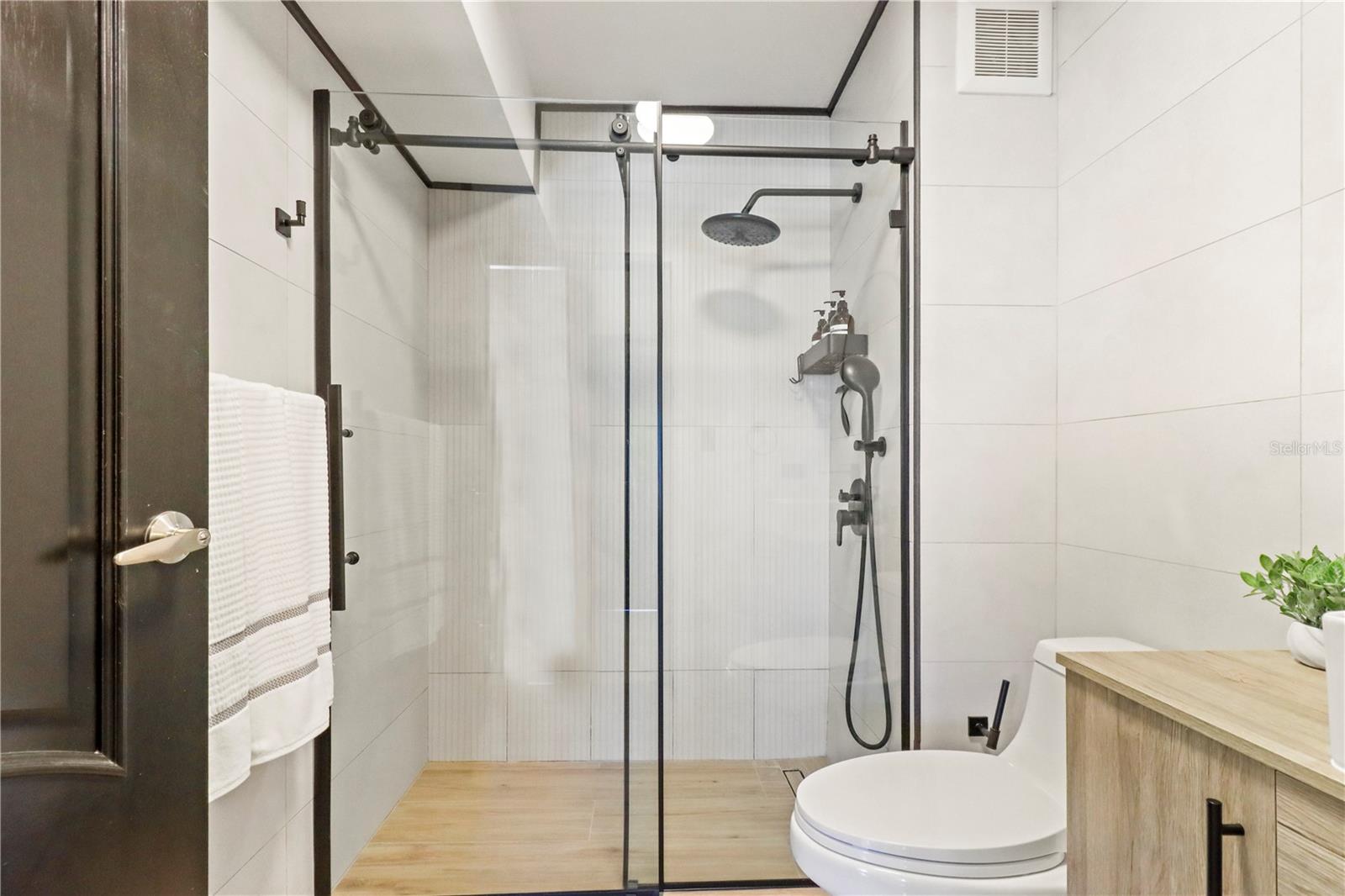 305 VILLAMIL AVE #1209