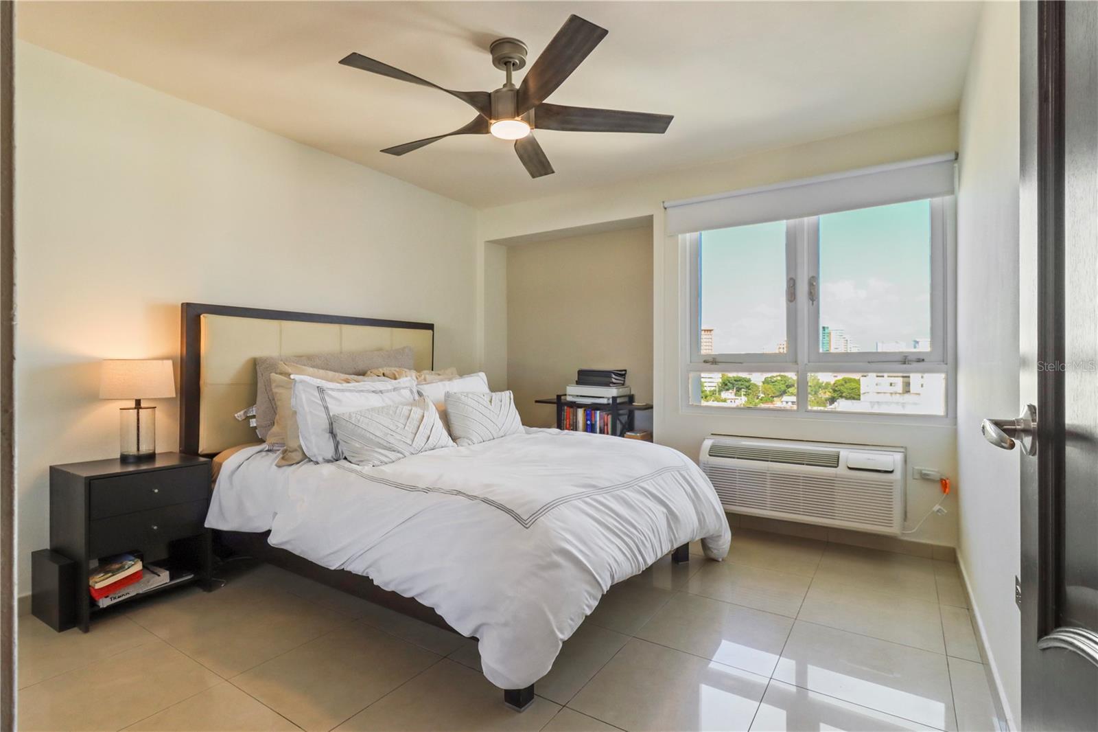 305 VILLAMIL AVE #1209