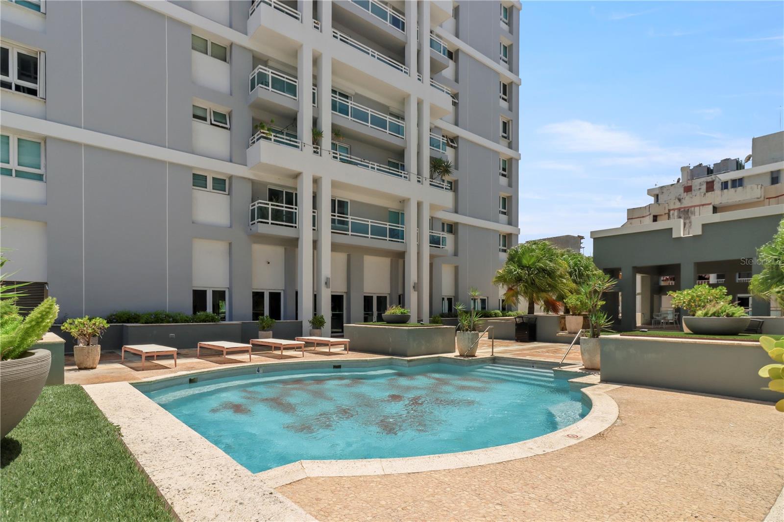 305 VILLAMIL AVE #1209