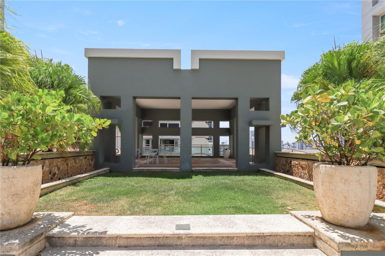 305 VILLAMIL AVE #1209