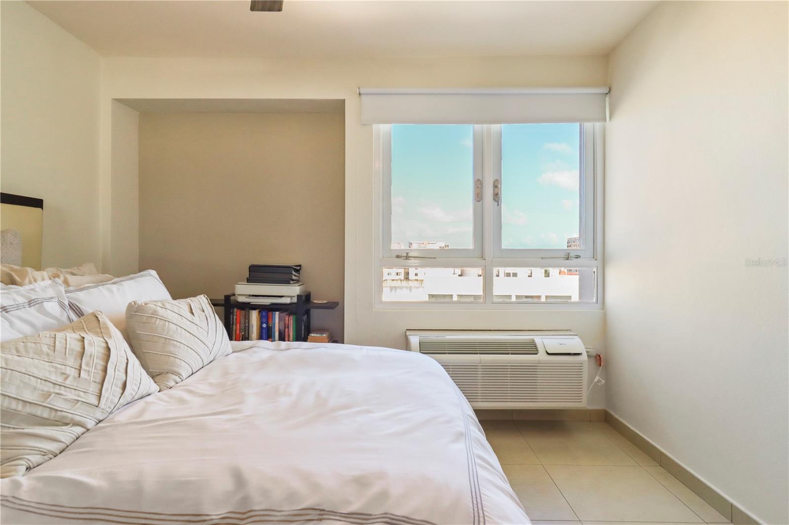 305 VILLAMIL AVE #1209