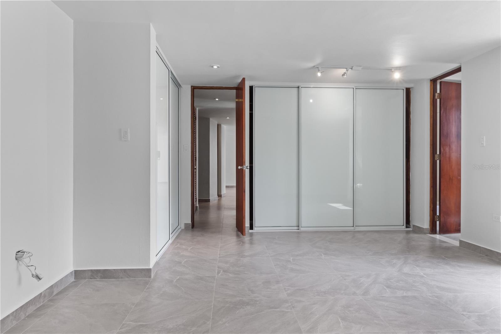 59 KINGS COURT #503