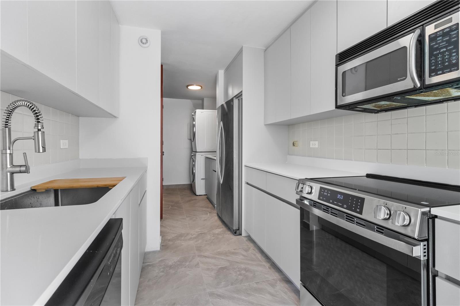 59 KINGS COURT #503