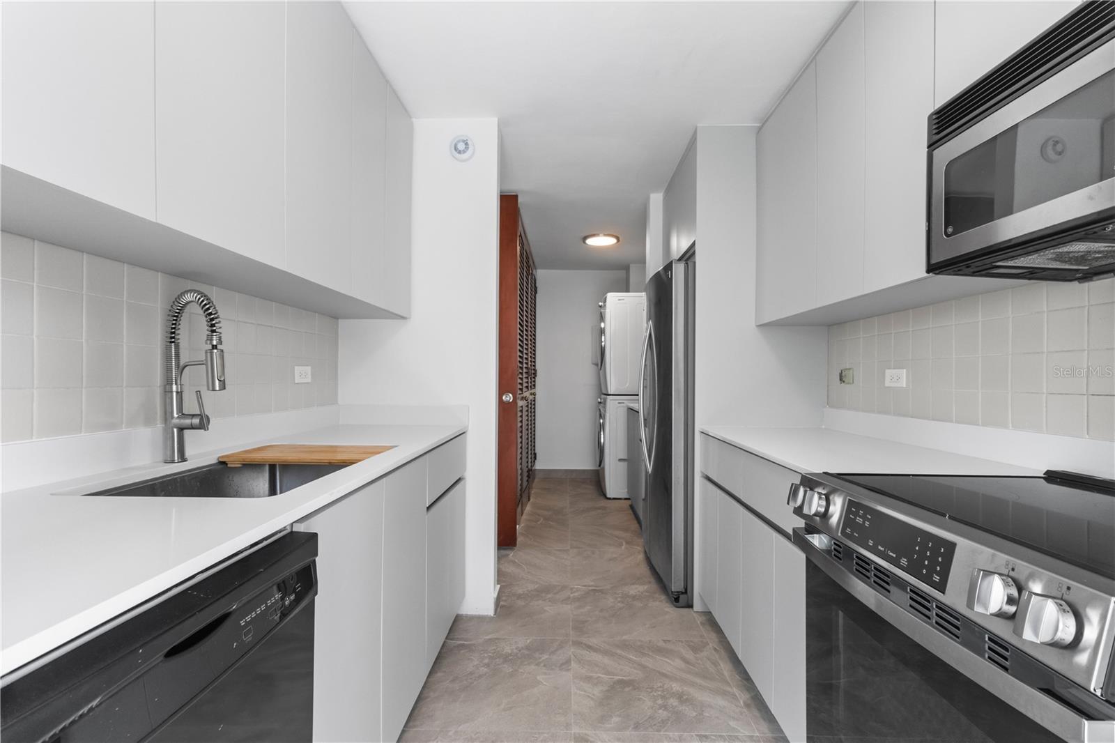 59 KINGS COURT #503