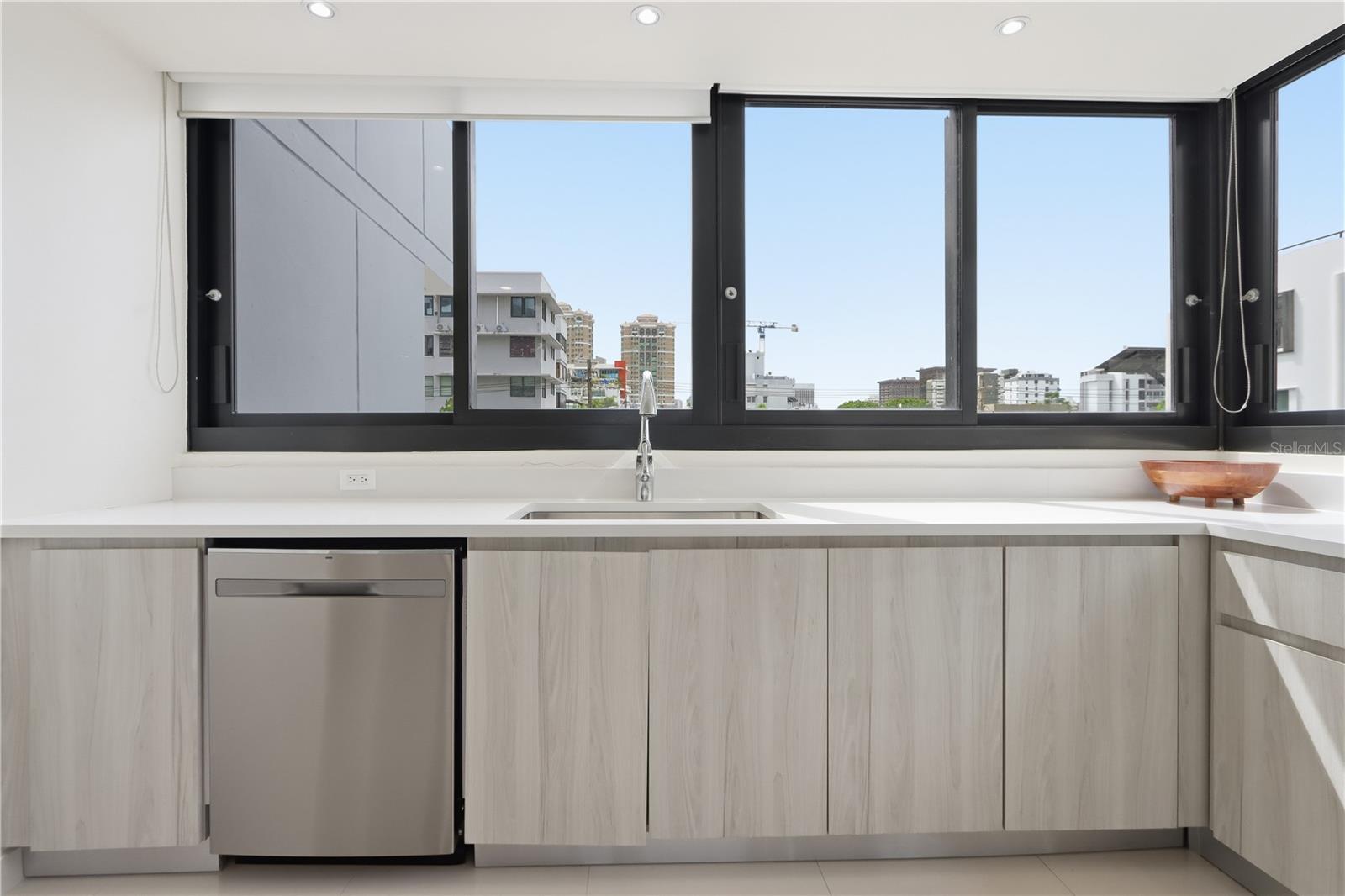 1485 ASHFORD AVE #1A