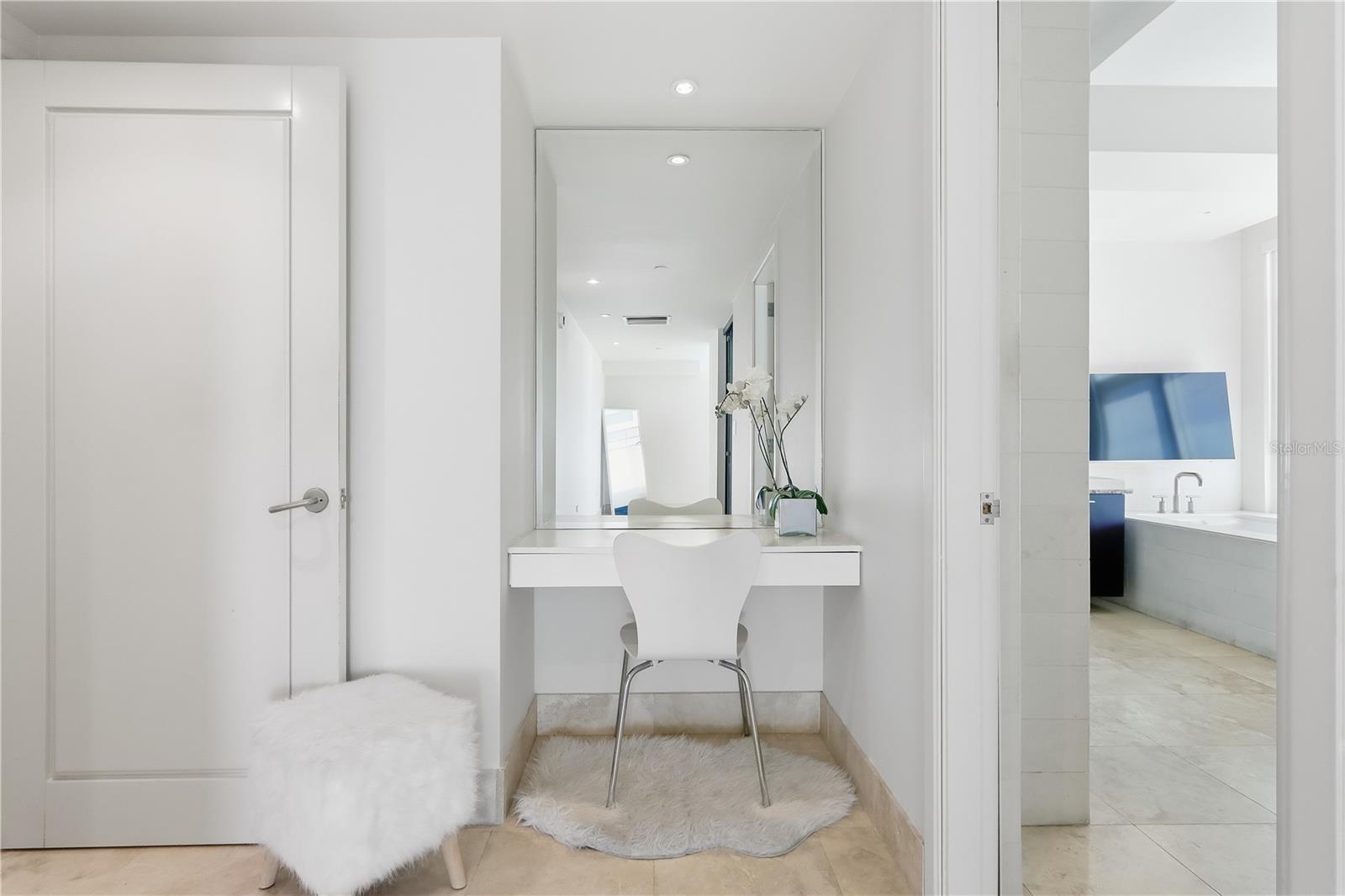 1052 ASHFORD AVE #7C