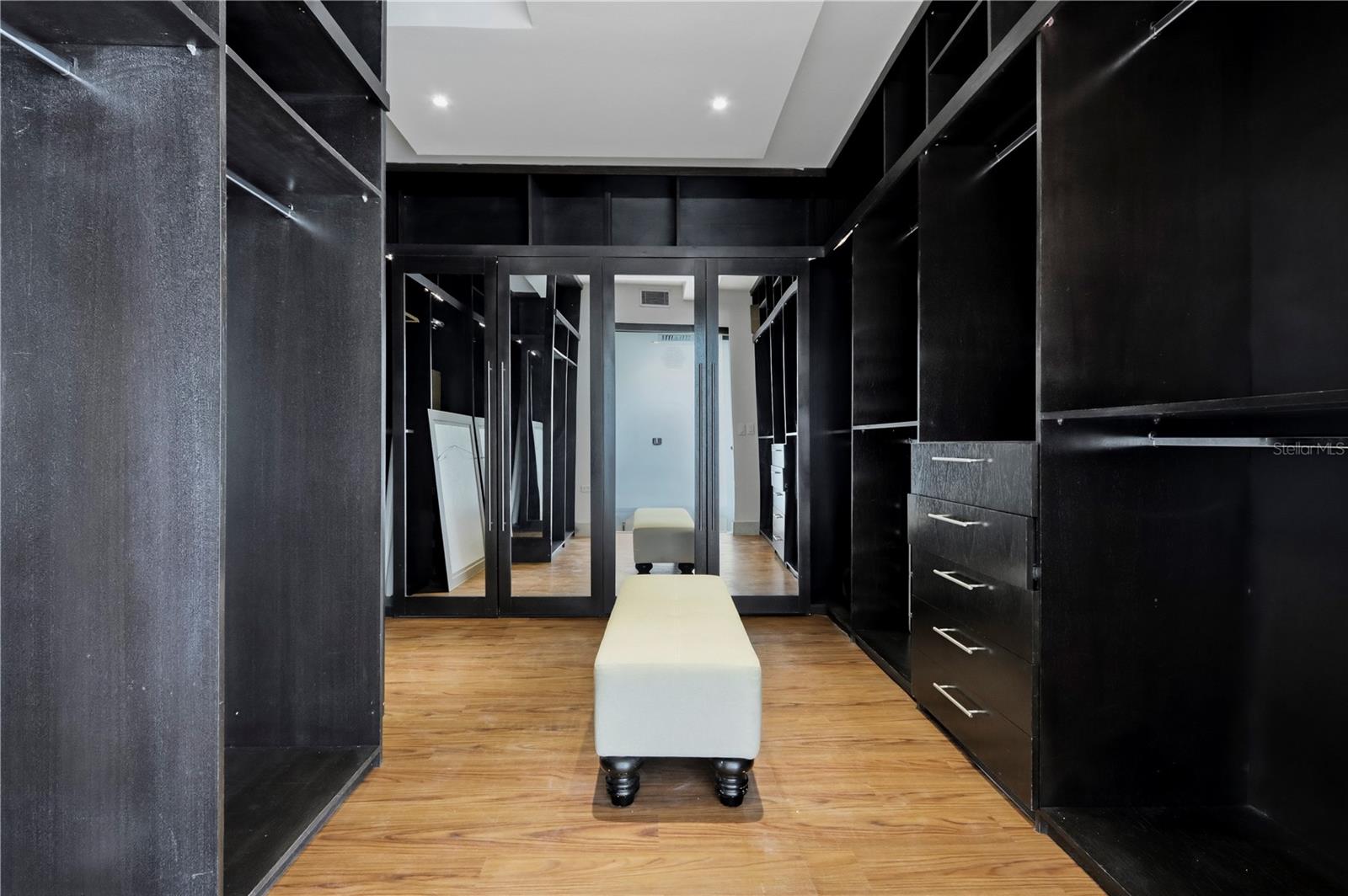 1052 ASHFORD AVE #7C