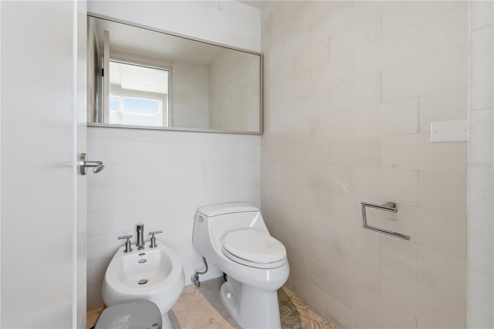 1052 ASHFORD AVE #7C