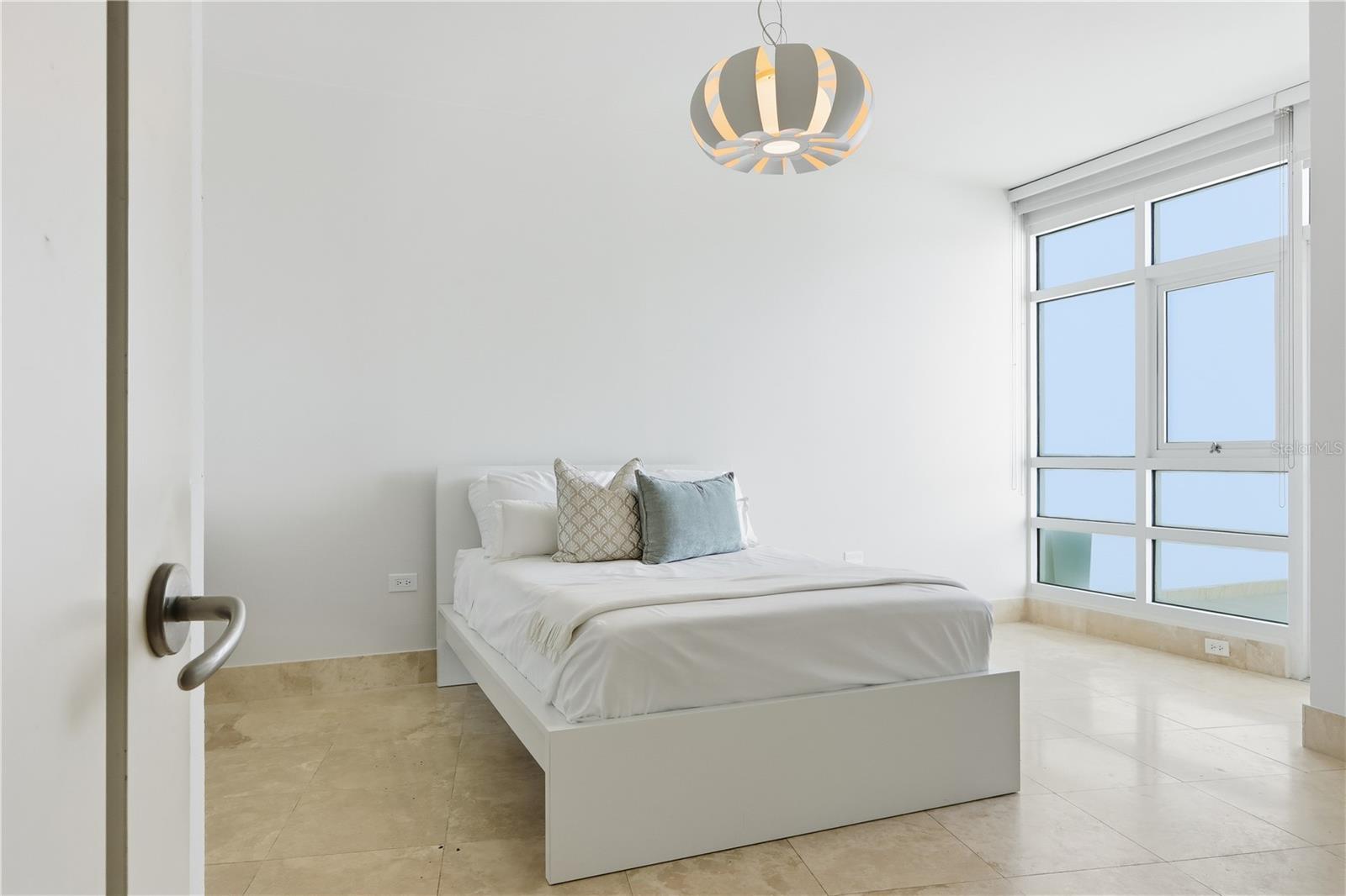 1052 ASHFORD AVE #7C