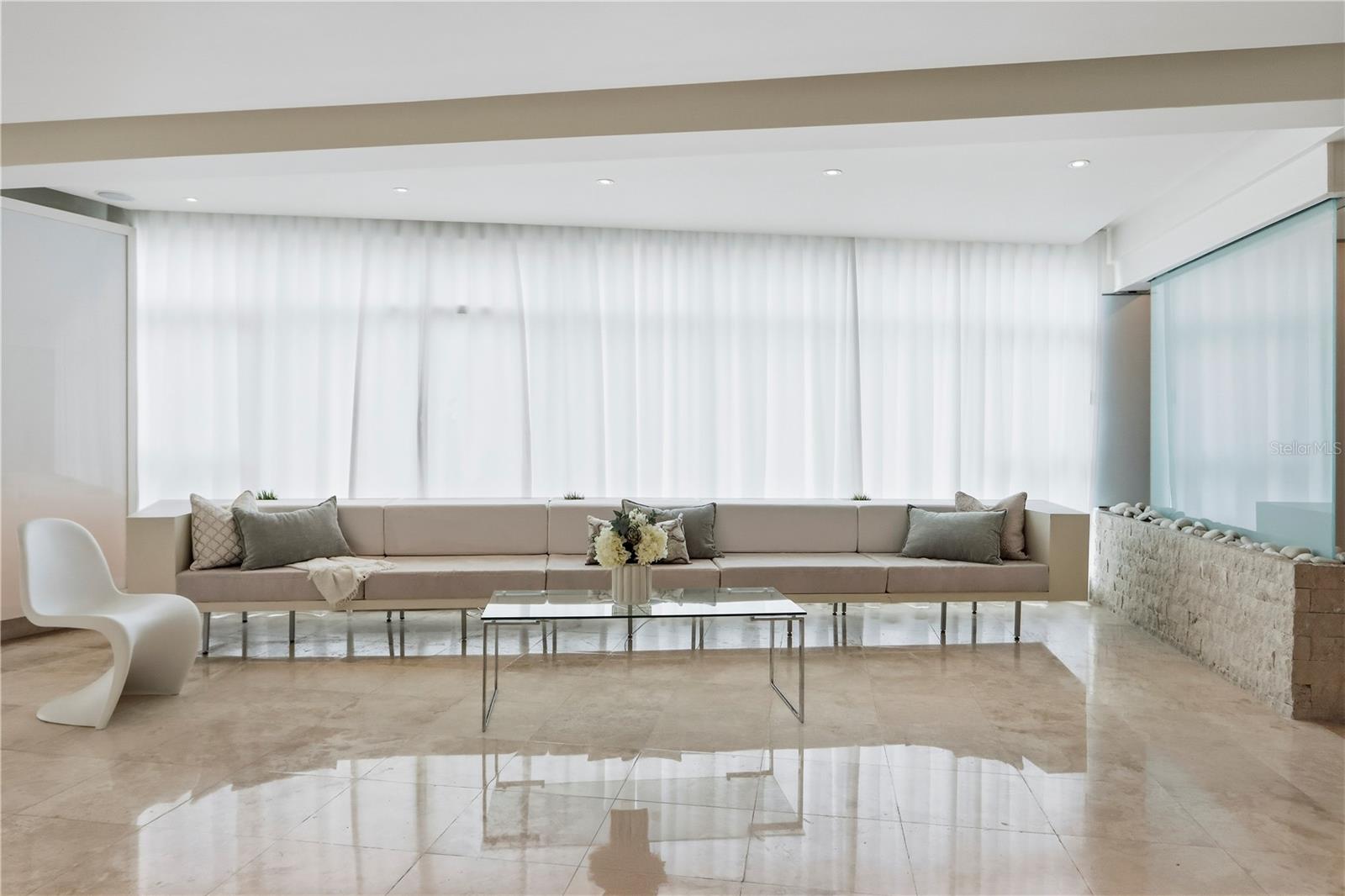 1052 ASHFORD AVE #7C