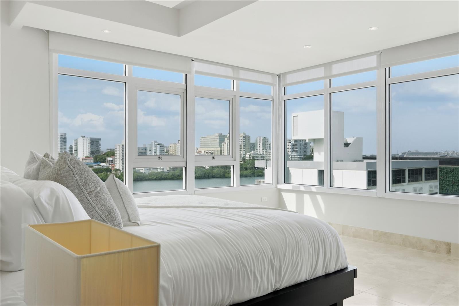 1052 ASHFORD AVE #7C