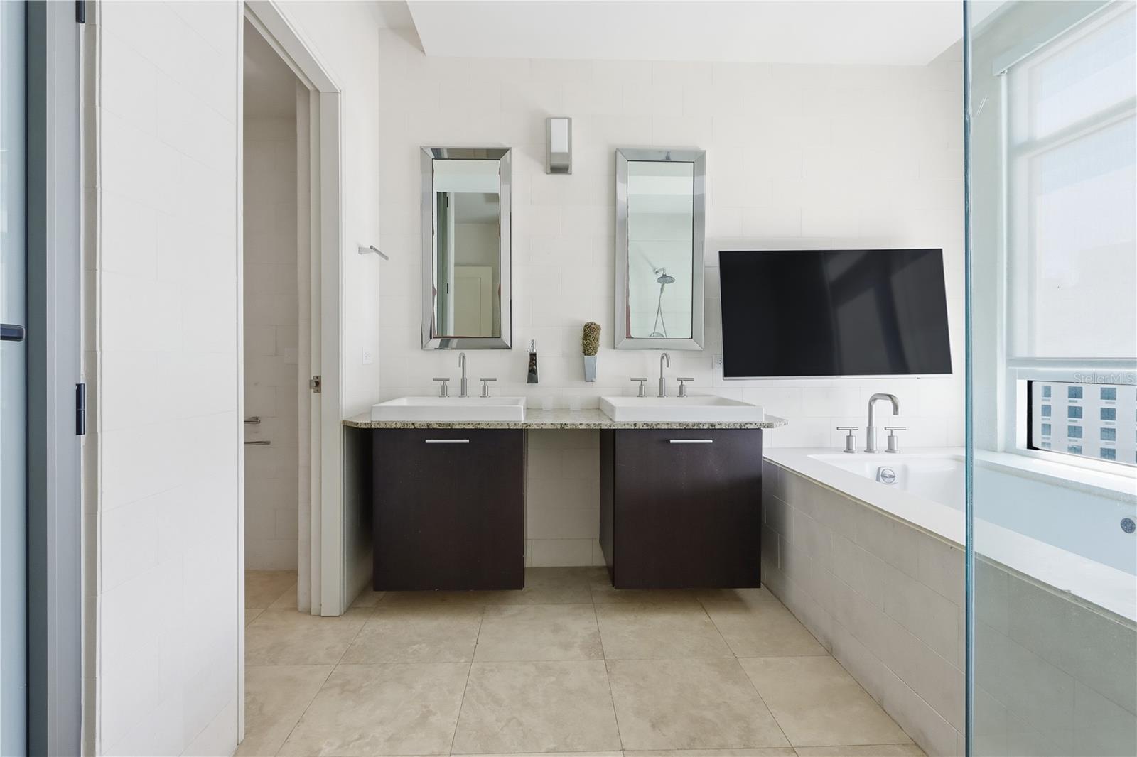 1052 ASHFORD AVE #7C