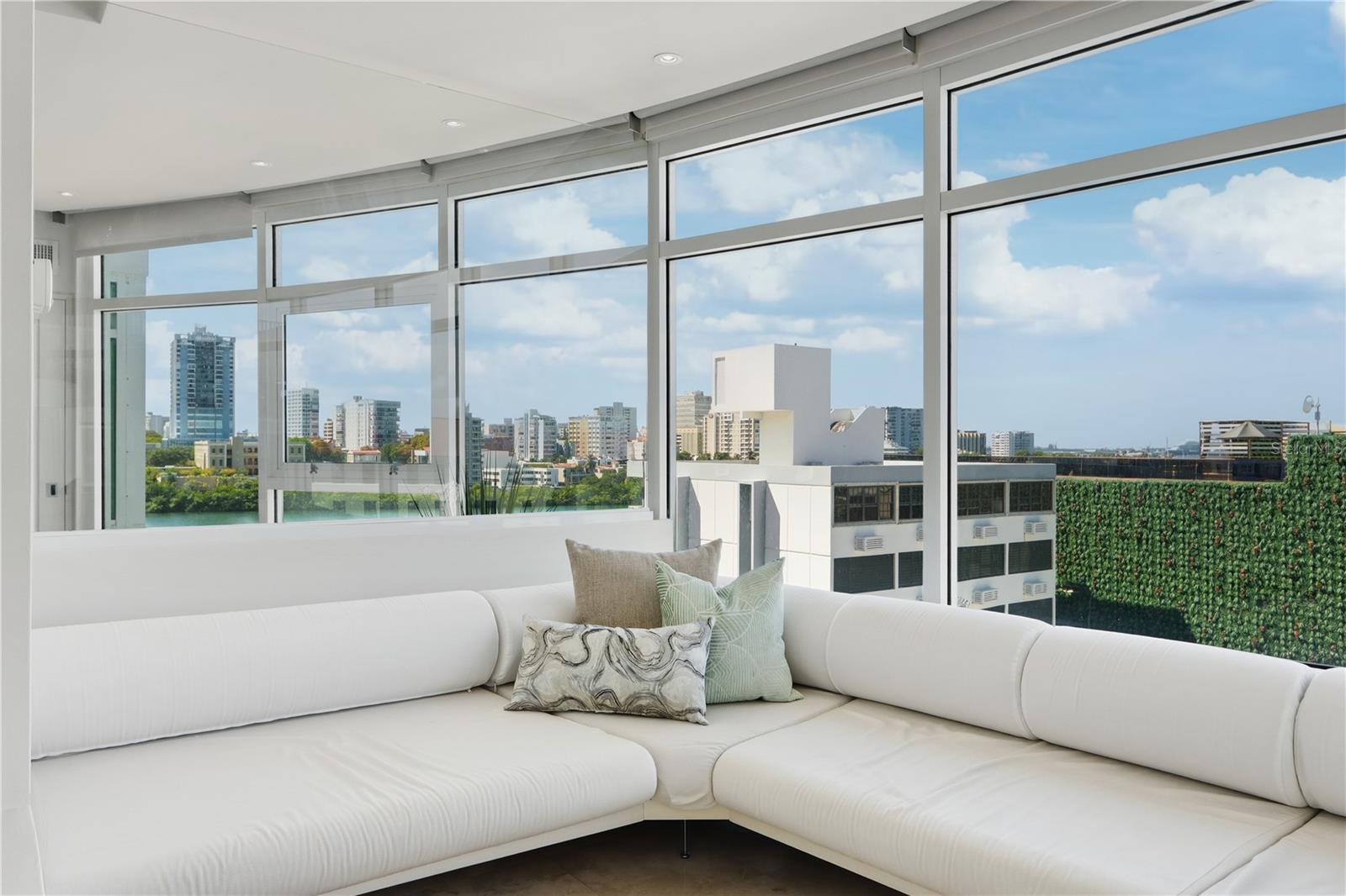 1052 ASHFORD AVE #7C