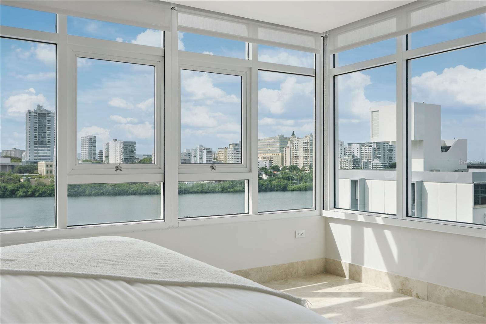 1052 ASHFORD AVE #7C