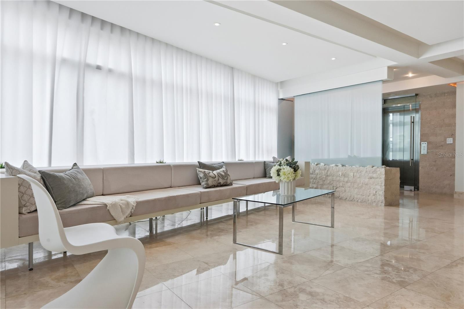 1052 ASHFORD AVE #7C