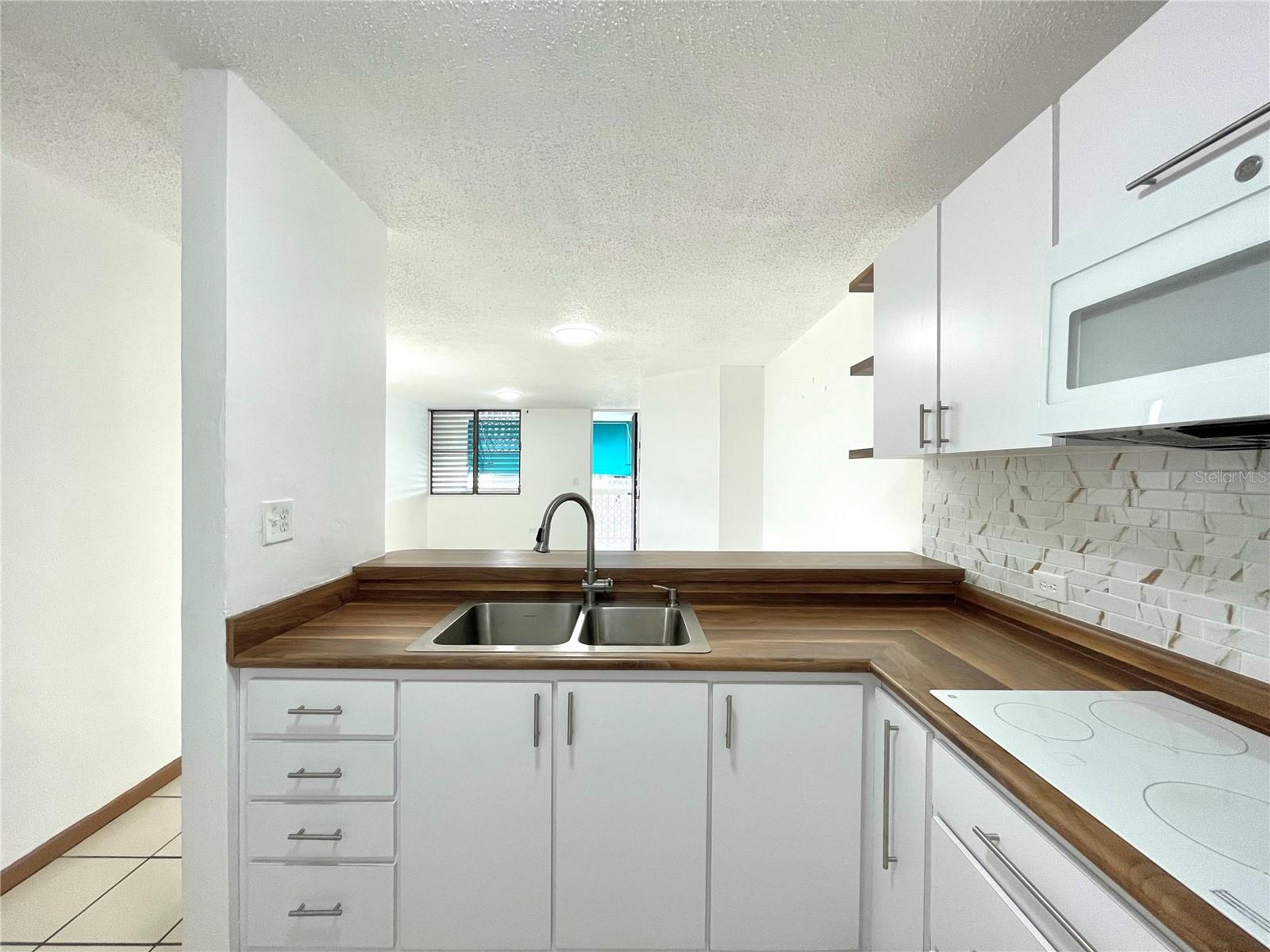 CXJJ+2VJ AVE LAGUNA #A 33