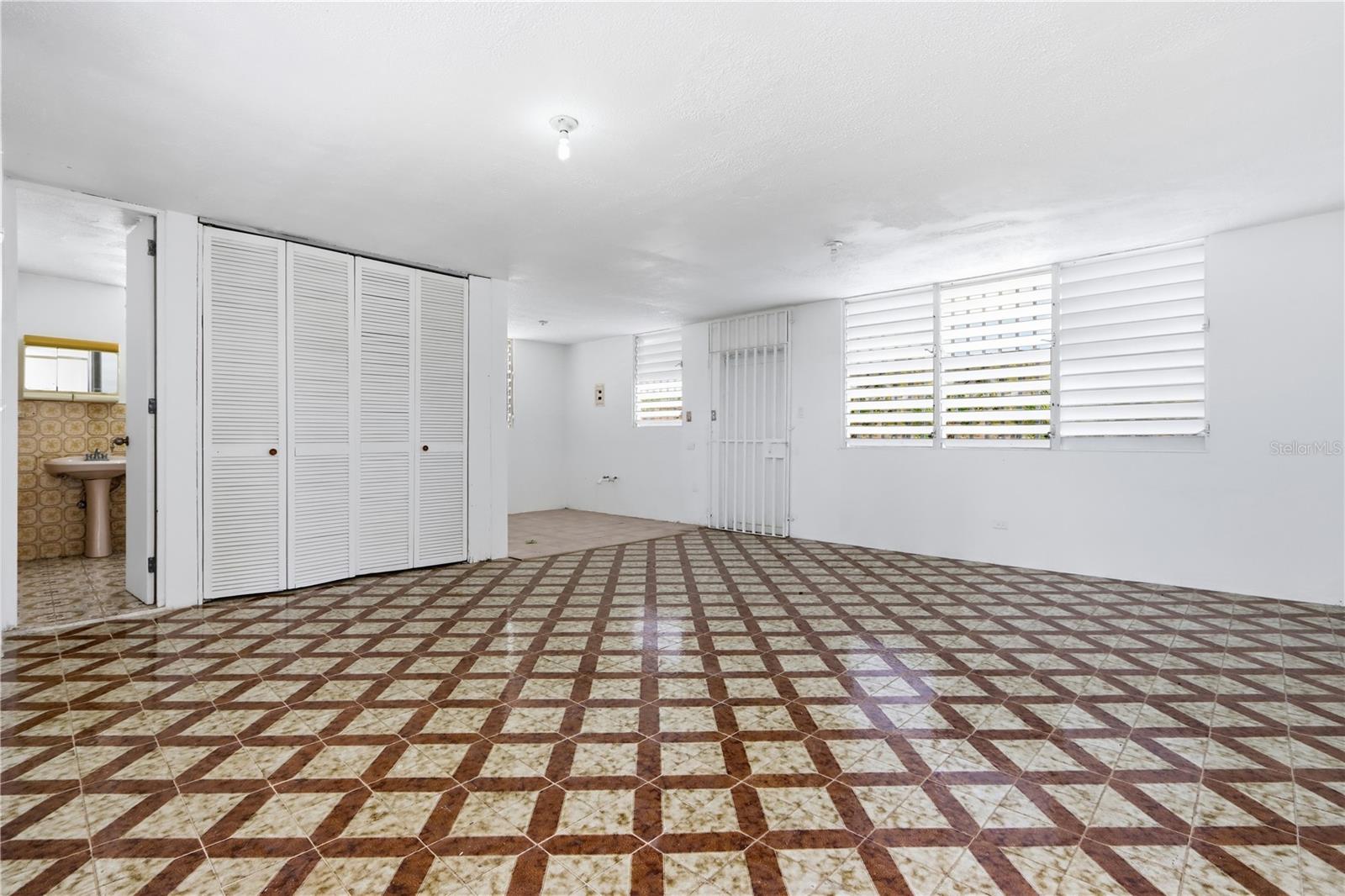 1617 SANTA PRAXEDES #1617