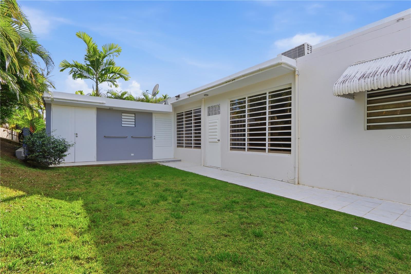 1617 SANTA PRAXEDES #1617