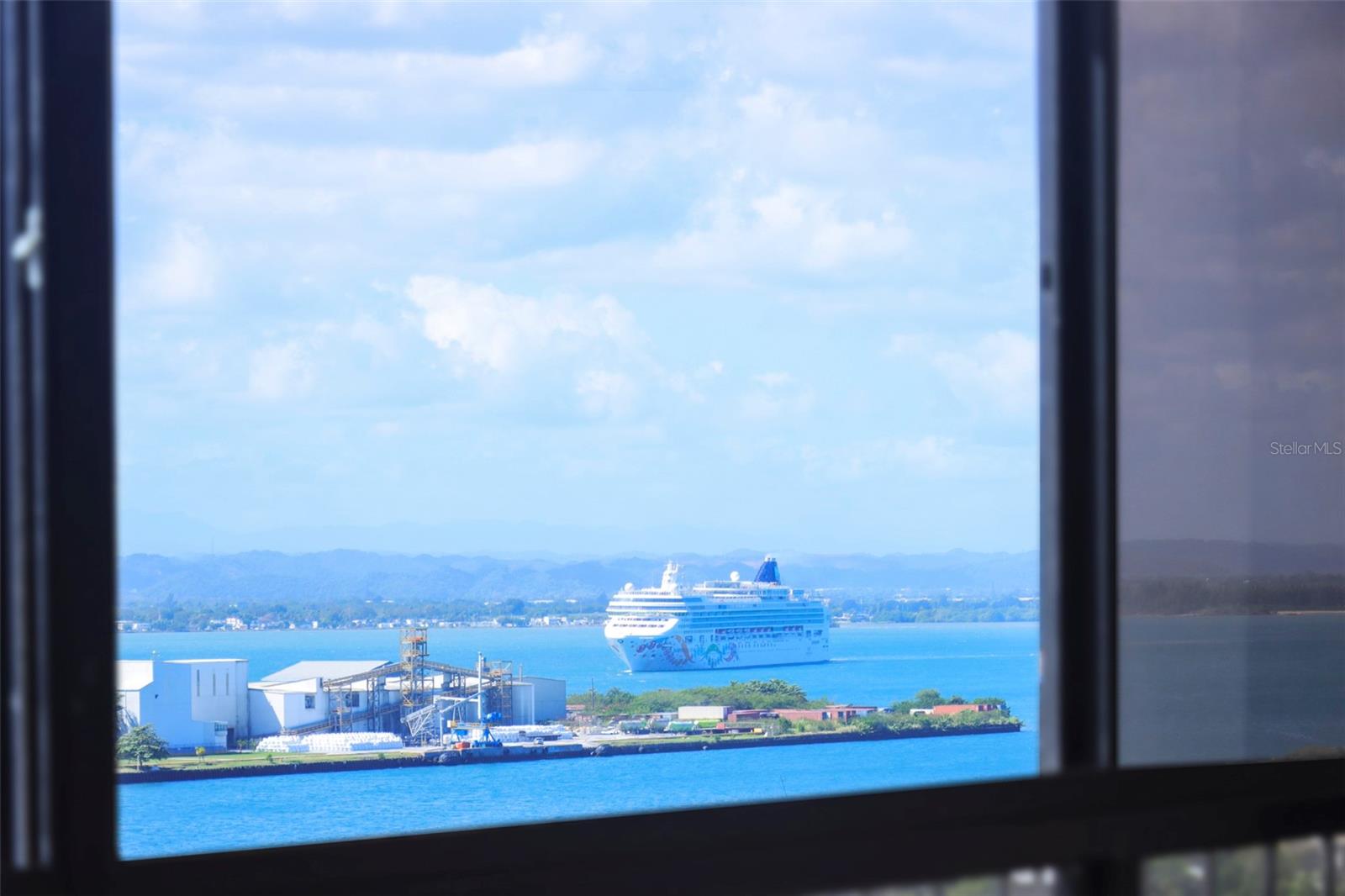 450 DE LA CONSTITUCION AVE #10H