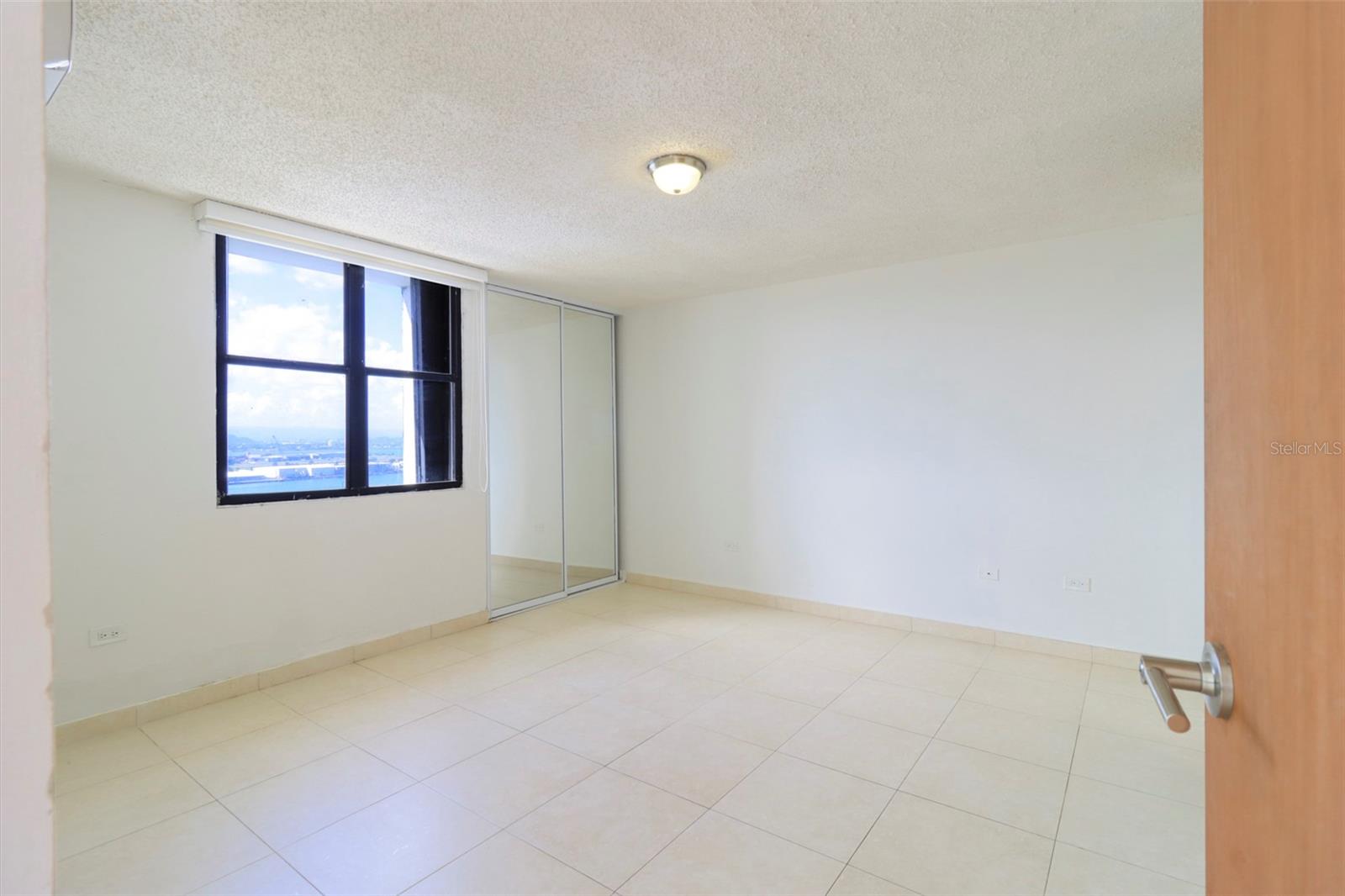 450 DE LA CONSTITUCION AVE #10H