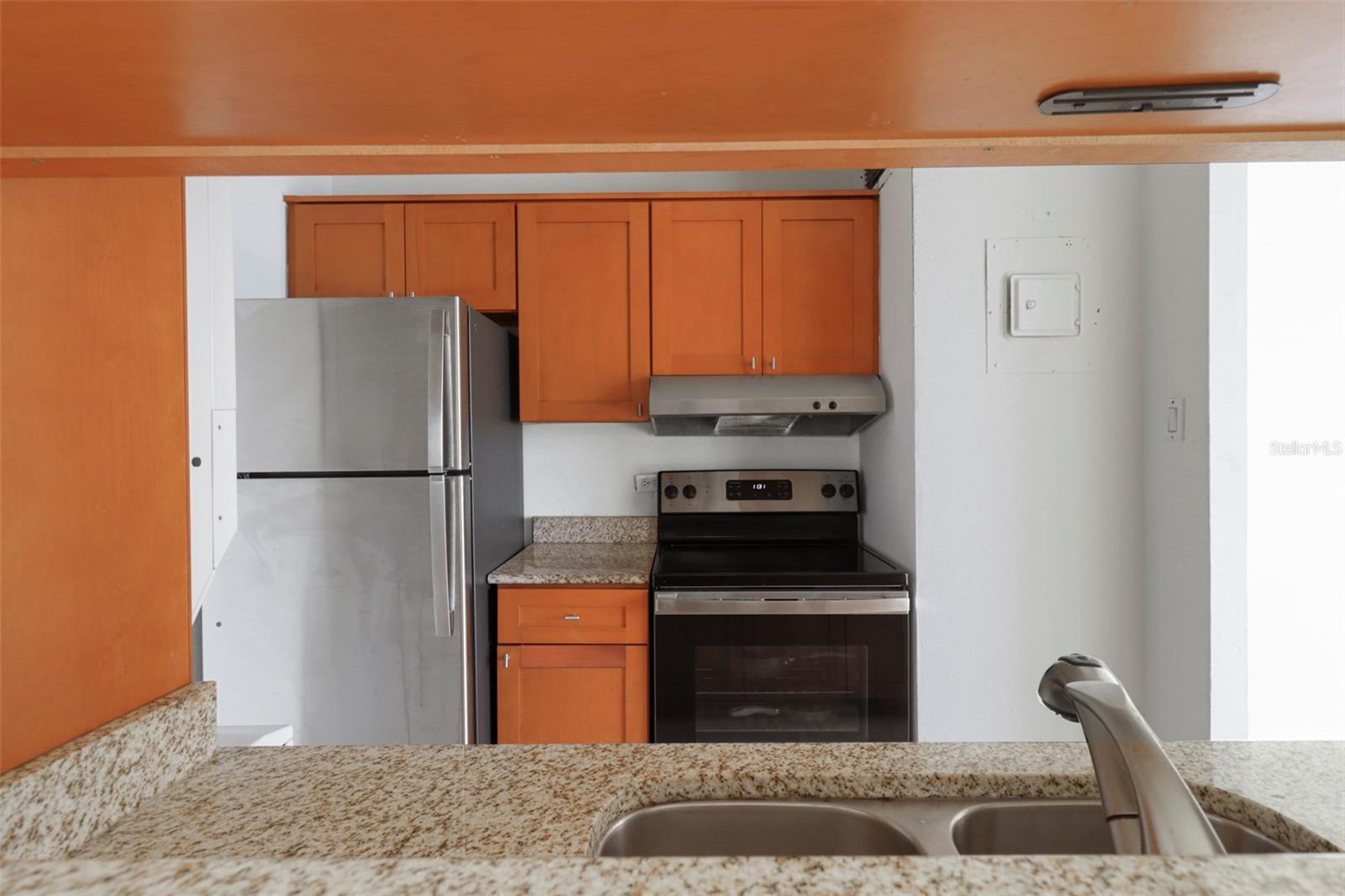 450 DE LA CONSTITUCION AVE #10H