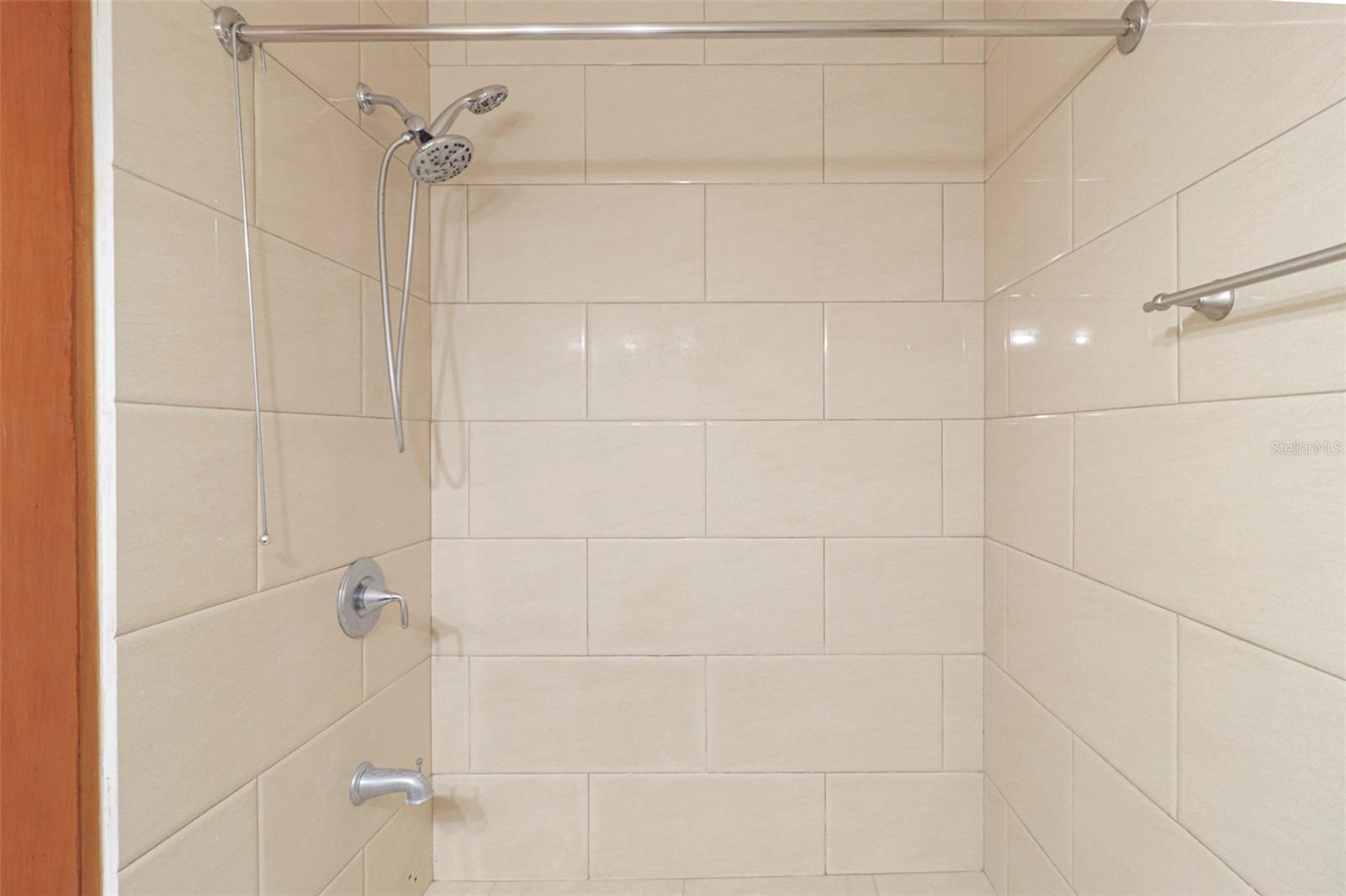 450 DE LA CONSTITUCION AVE #10H