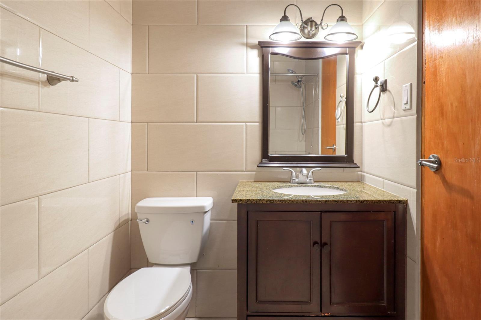 450 DE LA CONSTITUCION AVE #10H