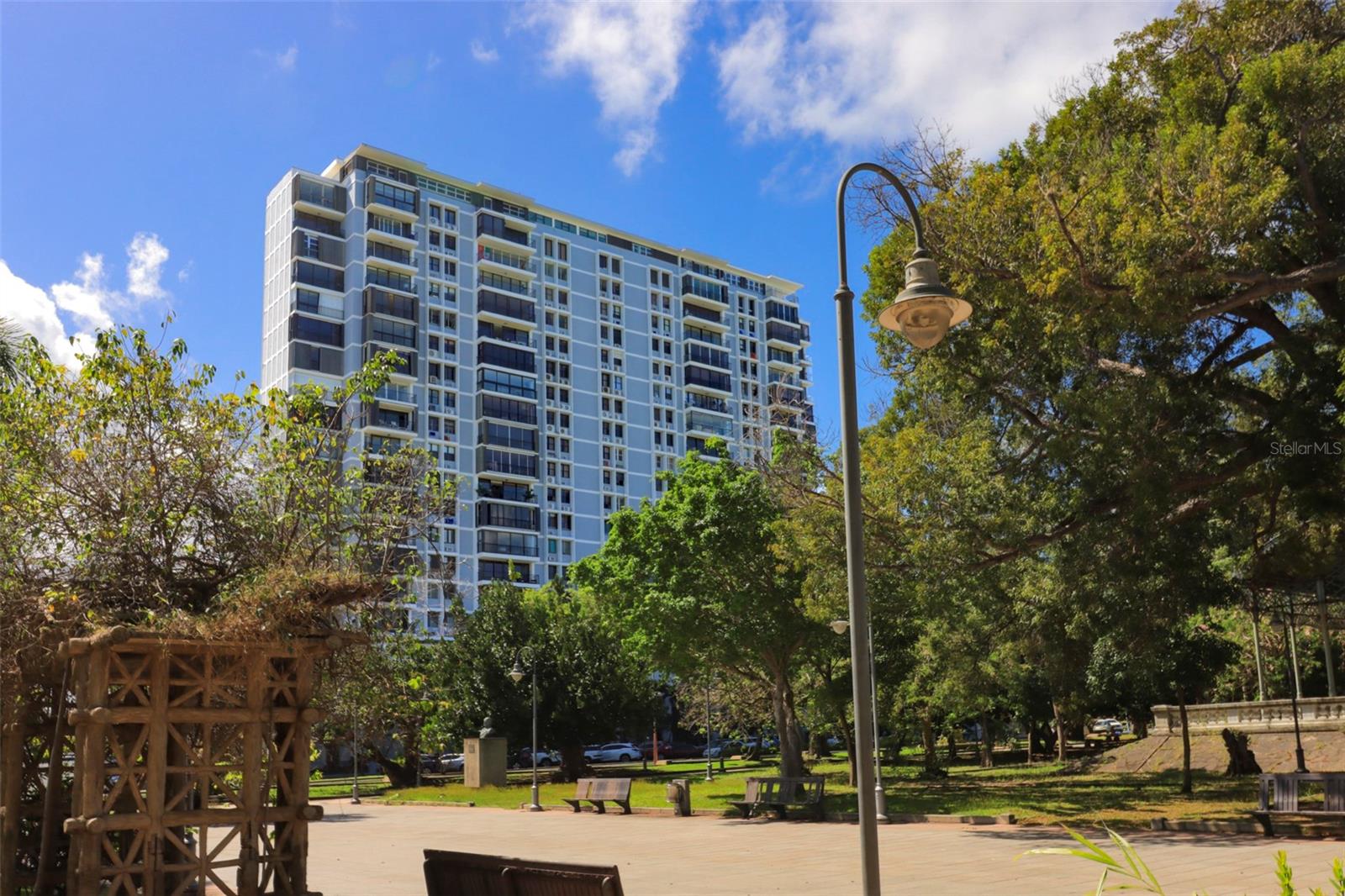 450 DE LA CONSTITUCION AVE #10H