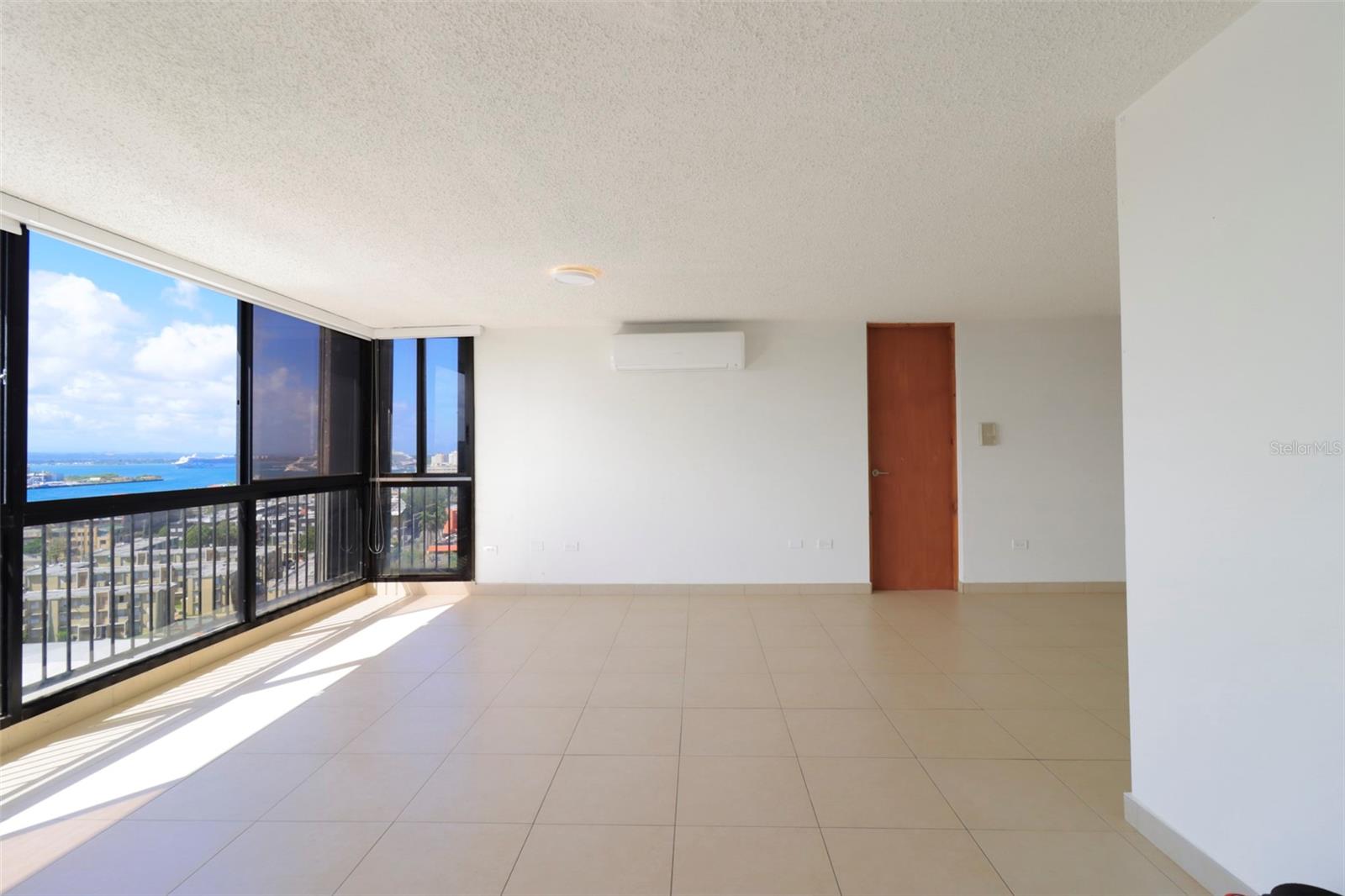 450 DE LA CONSTITUCION AVE #10H