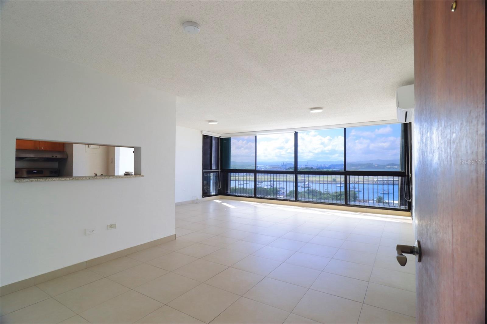 450 DE LA CONSTITUCION AVE #10H