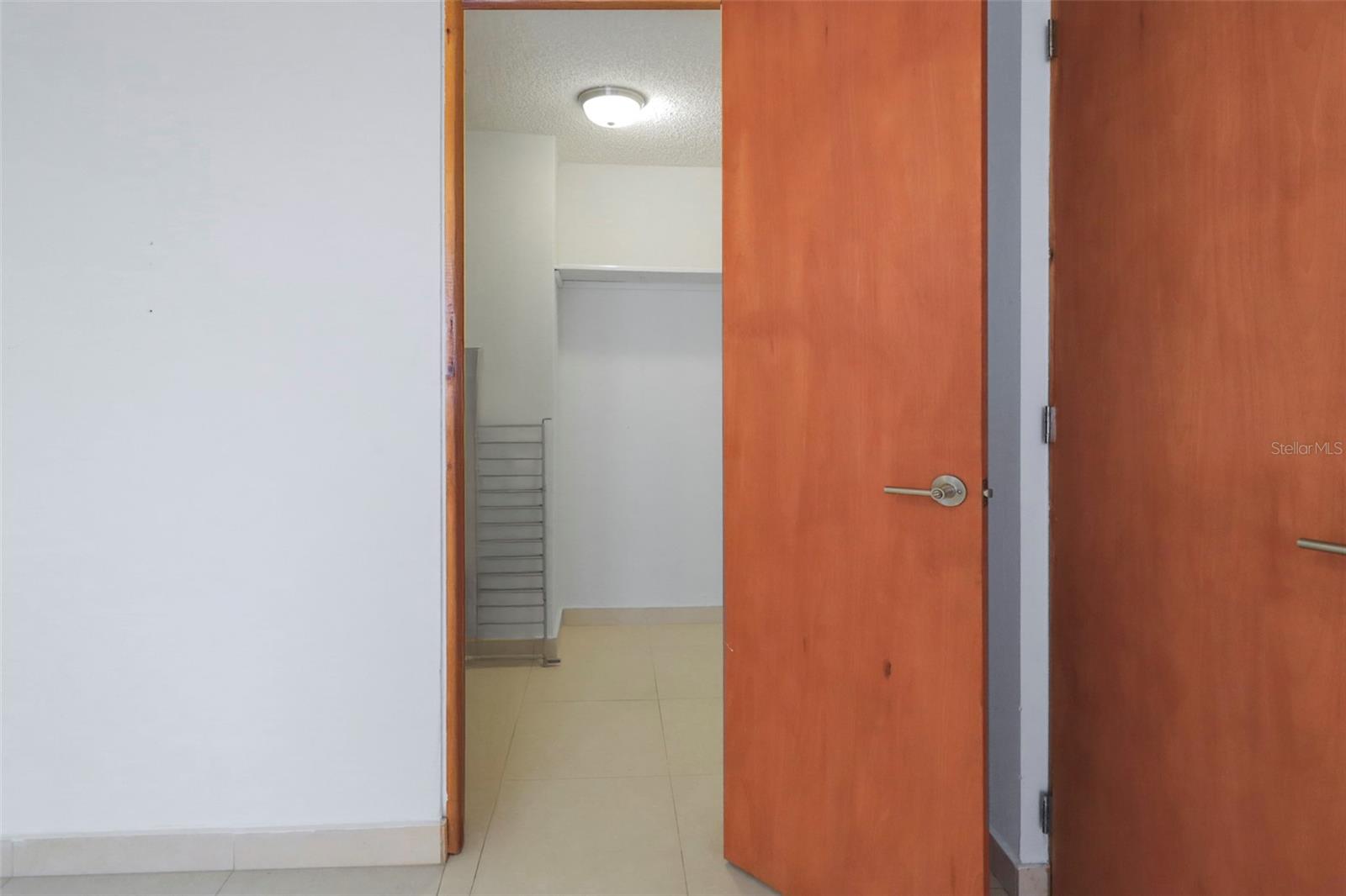 450 DE LA CONSTITUCION AVE #10H