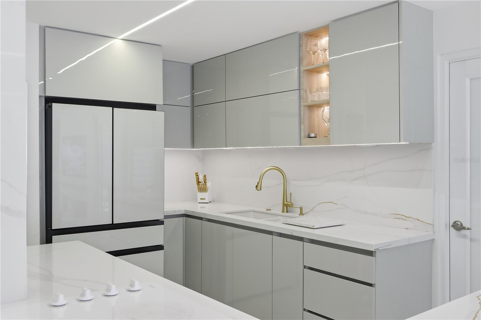 3409 AVE. ISLA VERDE #404