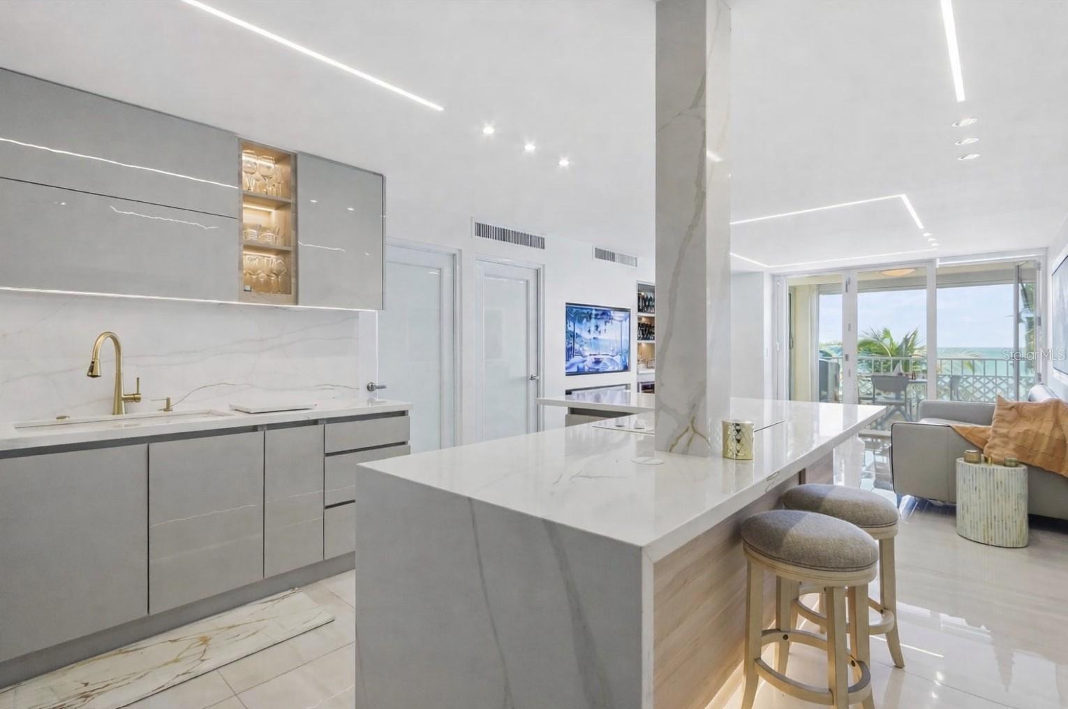 3409 AVE. ISLA VERDE #404