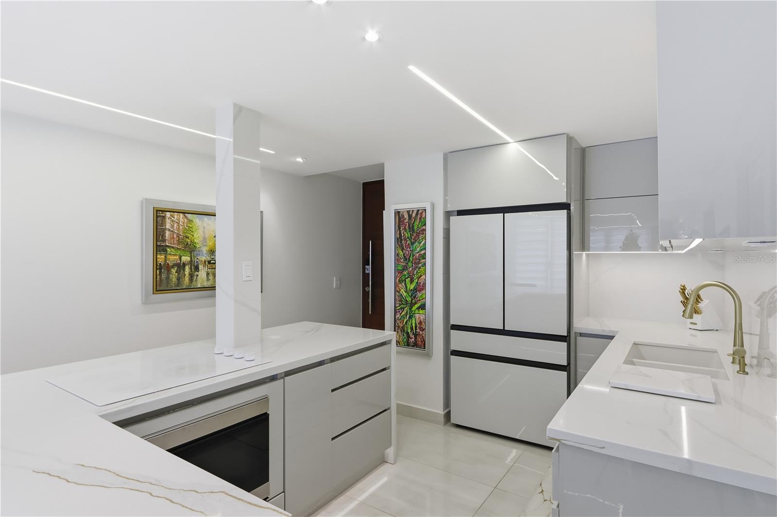 3409 AVE. ISLA VERDE #404