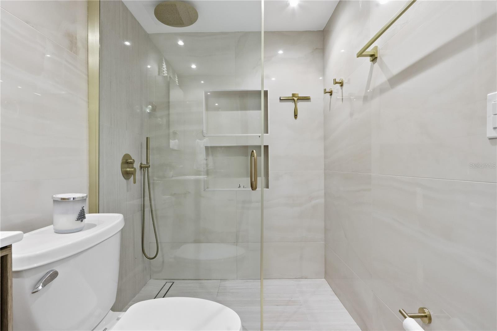 3409 AVE. ISLA VERDE #404