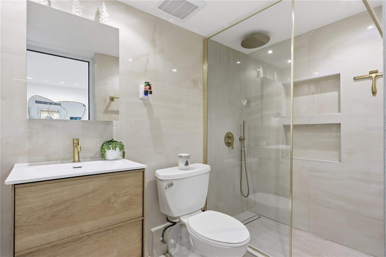 3409 AVE. ISLA VERDE #404