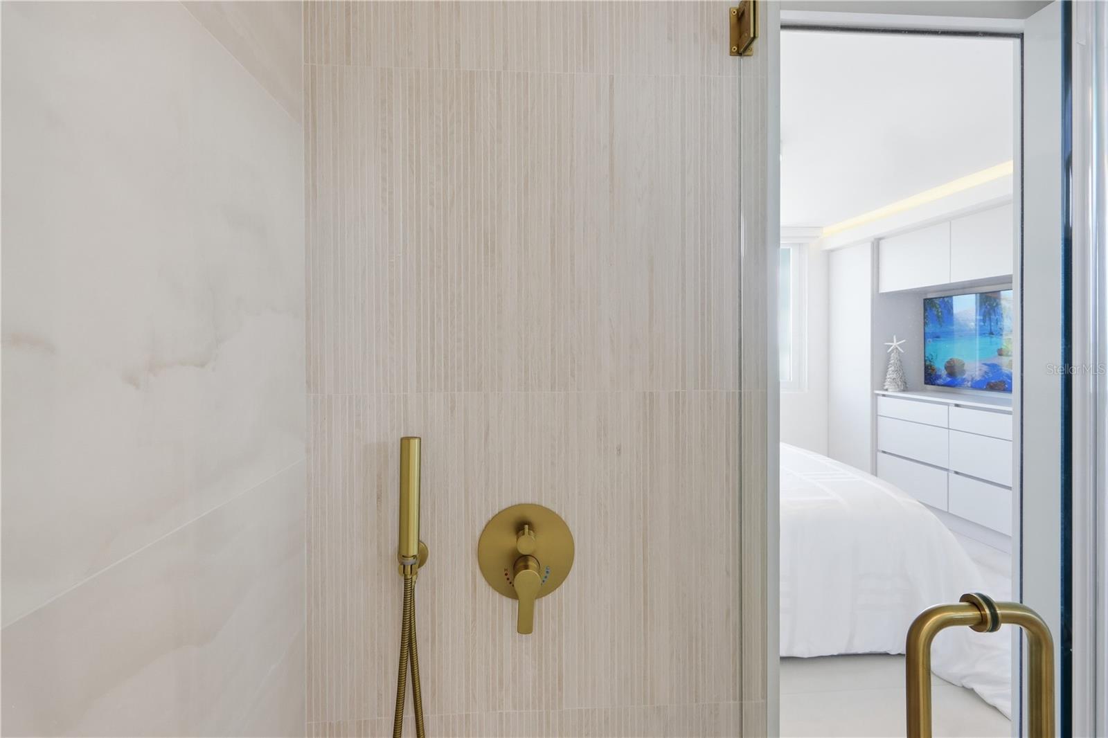 3409 AVE. ISLA VERDE #404