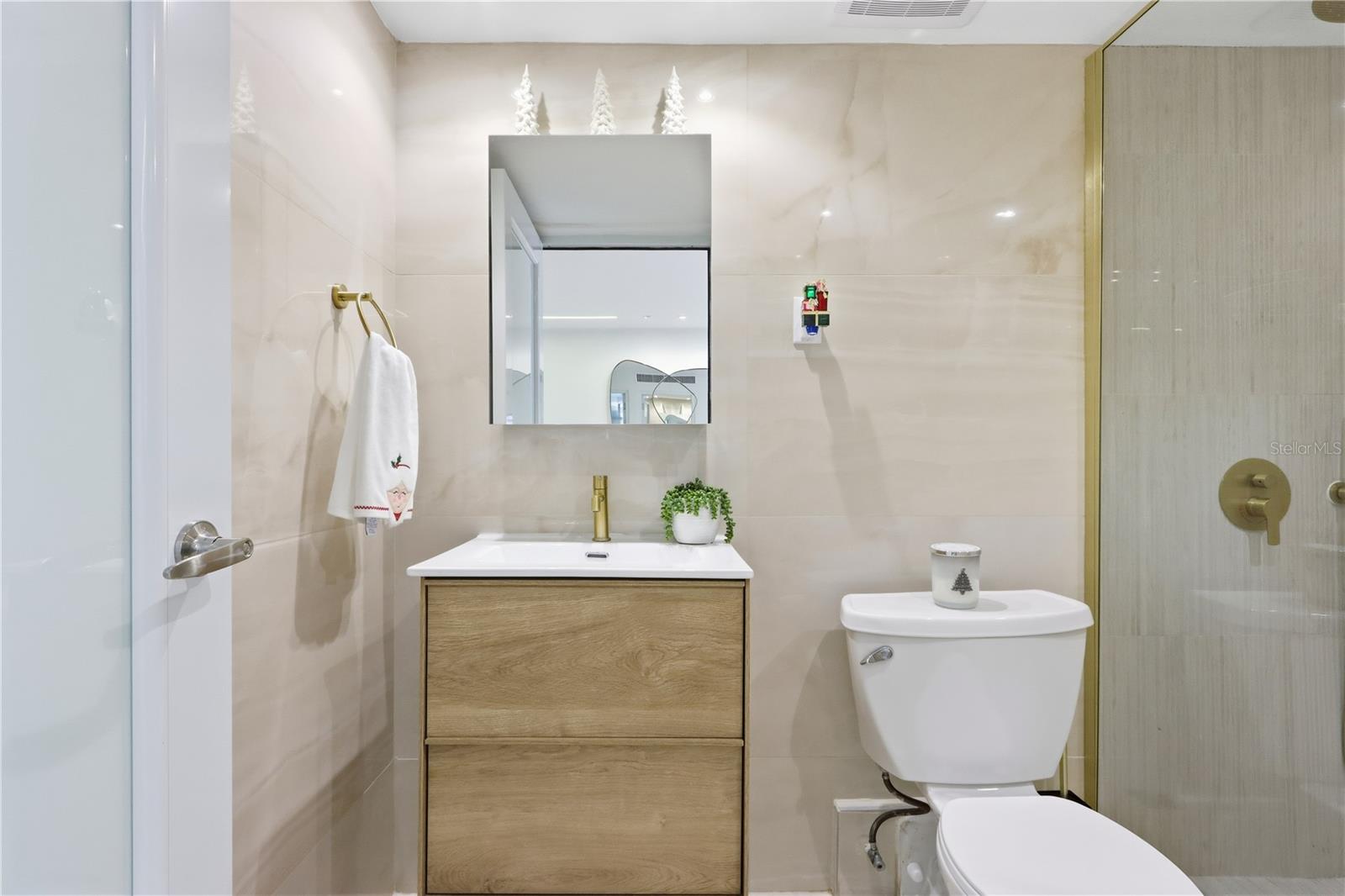 3409 AVE. ISLA VERDE #404