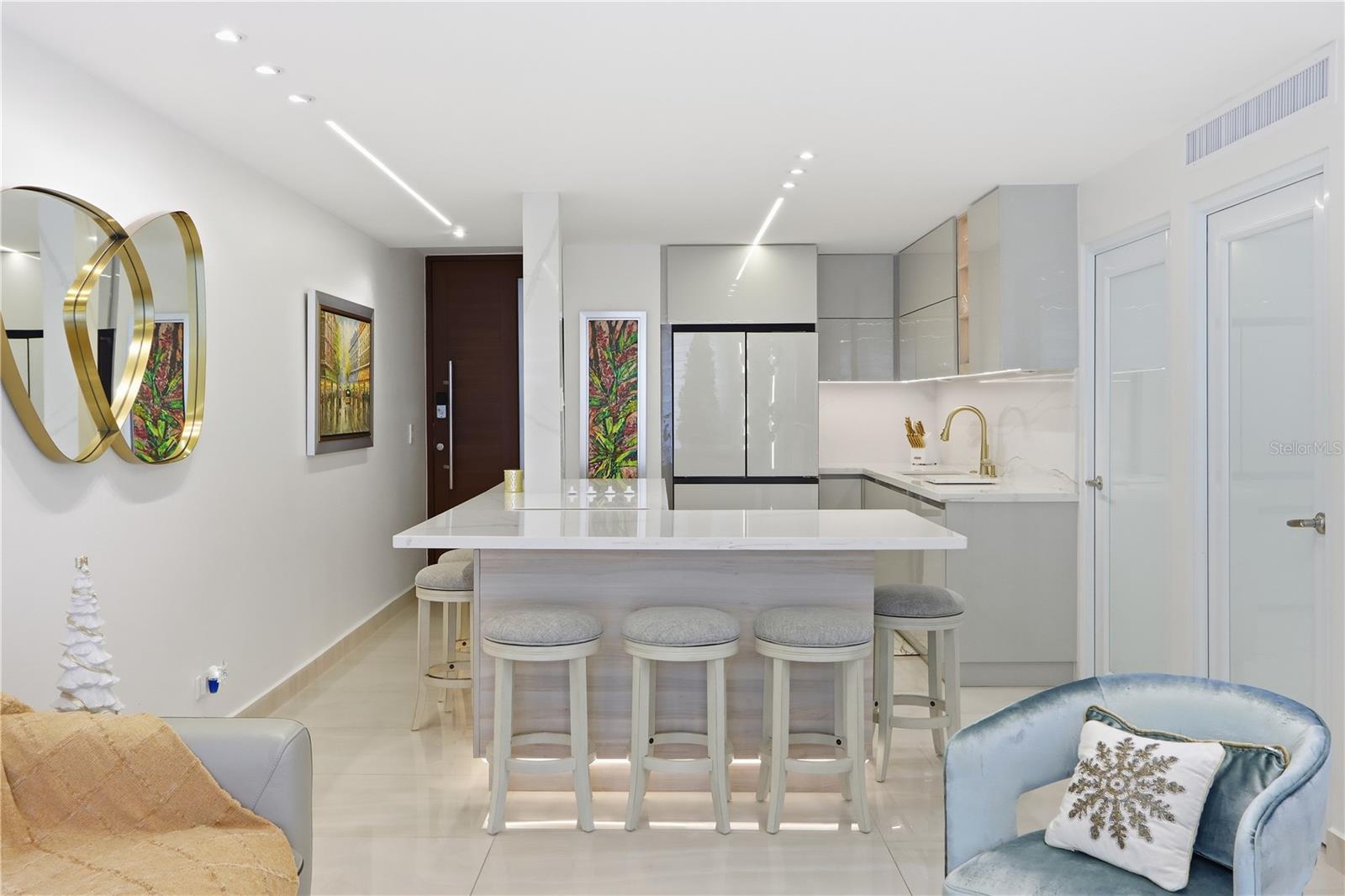 3409 AVE. ISLA VERDE #404