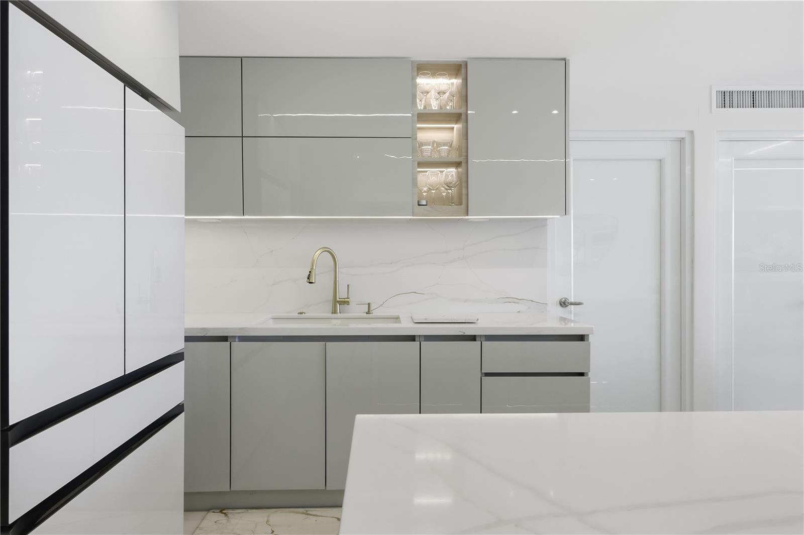 3409 AVE. ISLA VERDE #404