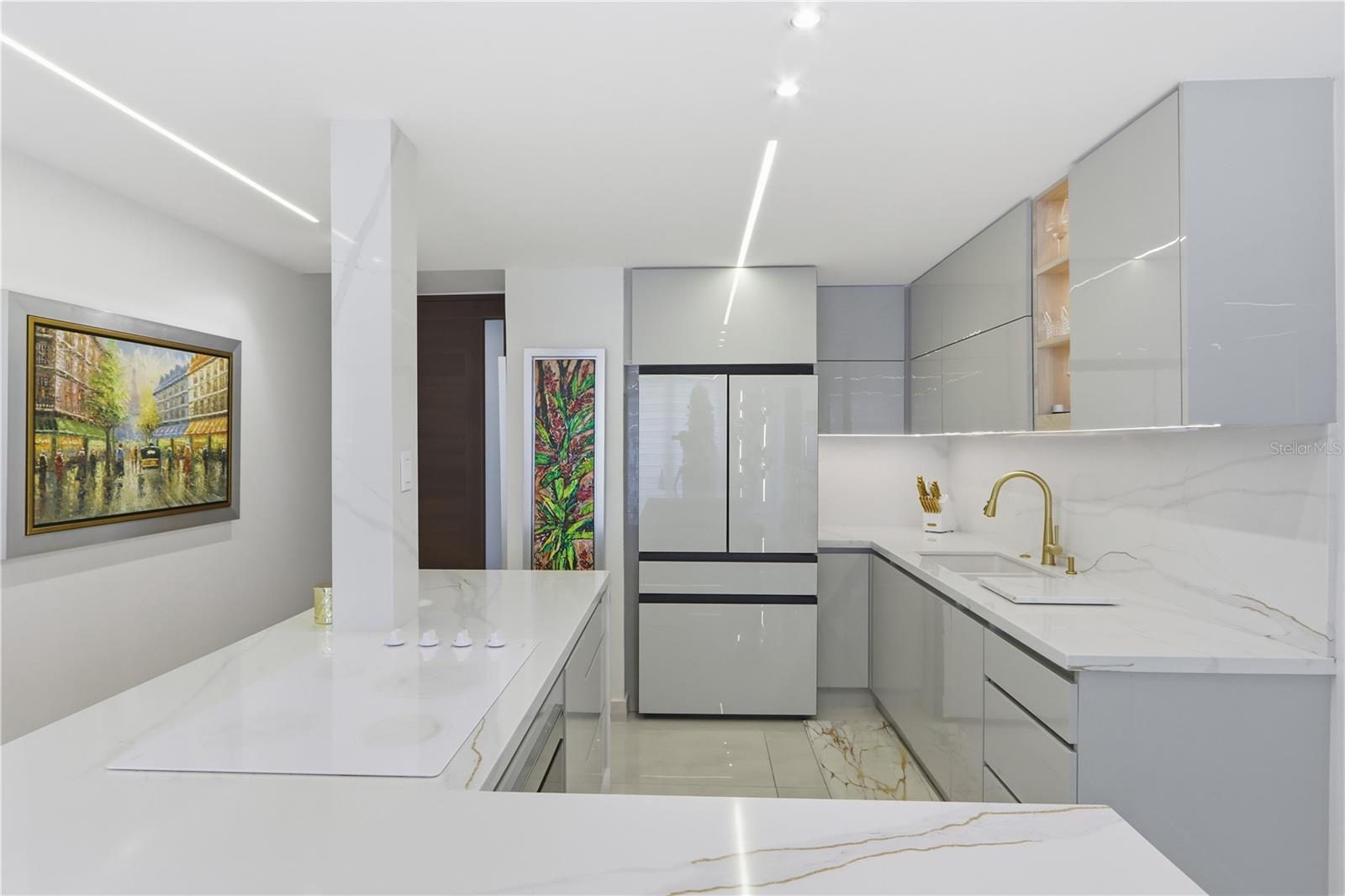 3409 AVE. ISLA VERDE #404